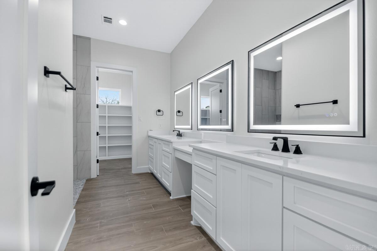 ARLINGTON PARK - Residential