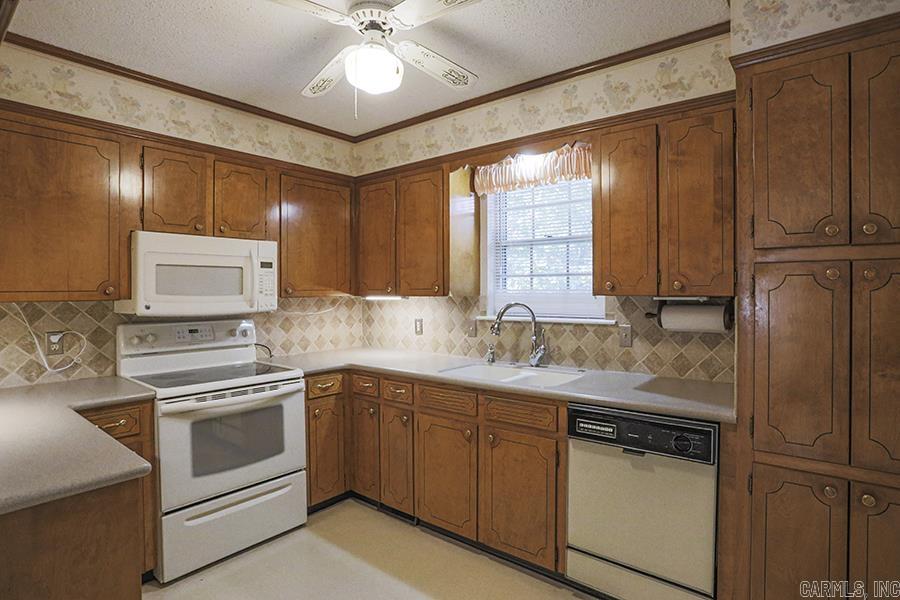 LEAWOOD HEIGHTS - Residential