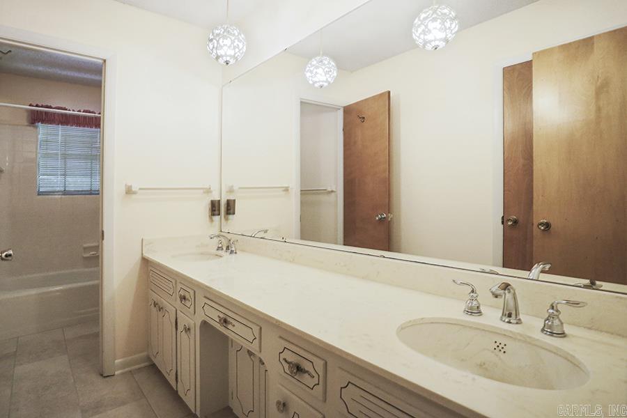 LEAWOOD HEIGHTS - Residential