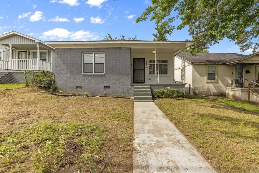 This charming home is located in a convenient location. Minutes from UAMS and interstate access! Agents see remarks