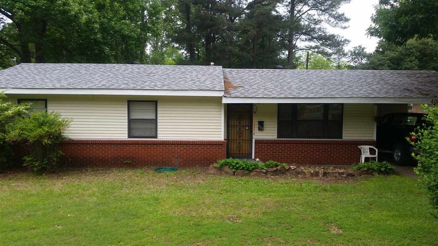 Great home in a great location! This is a solid house sitting a slab and even has a big bonus room for extra living or play room! With a little paint and new floors this would make a great home!