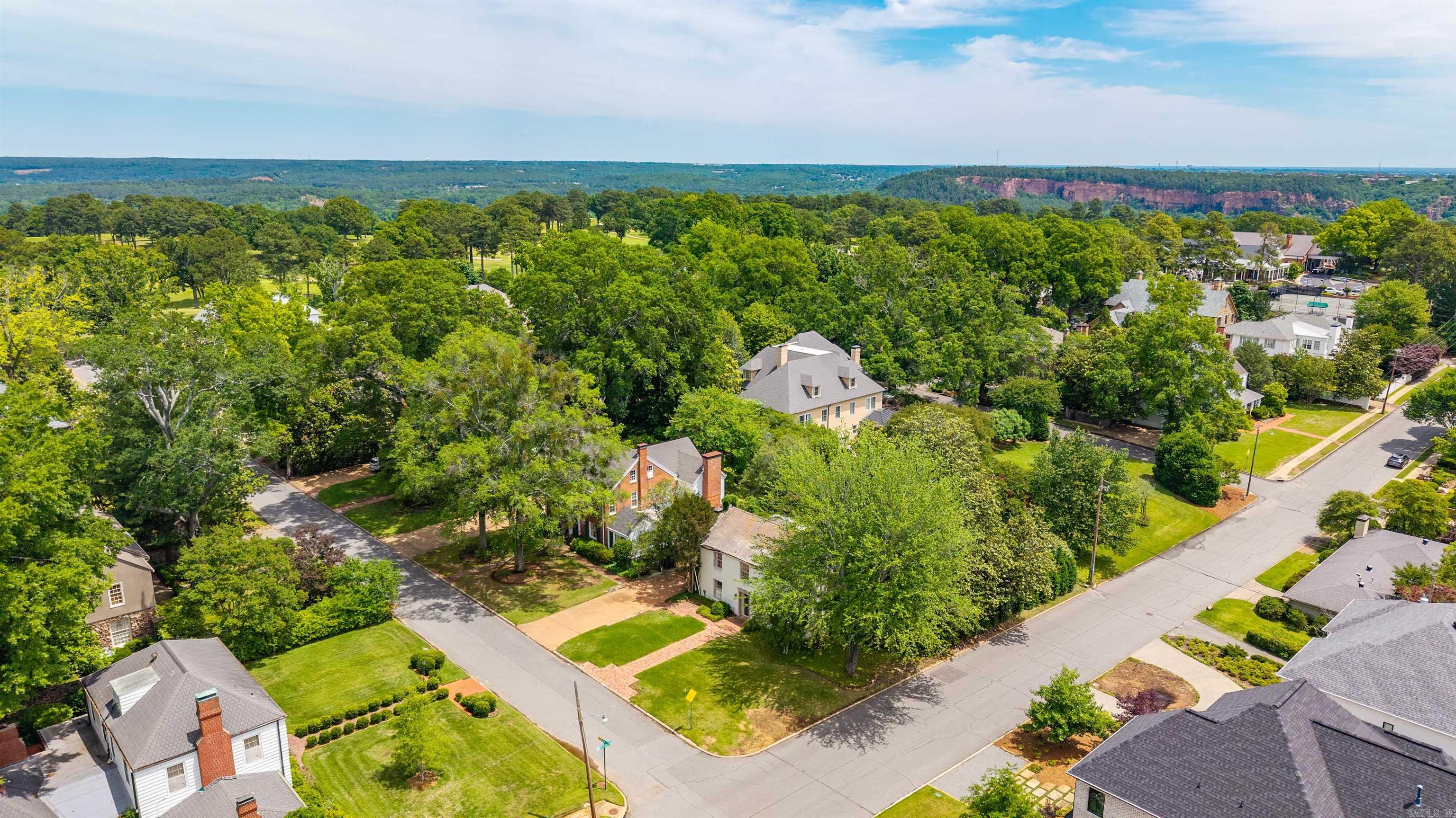 COUNTRY CLUB HGTS - Residential