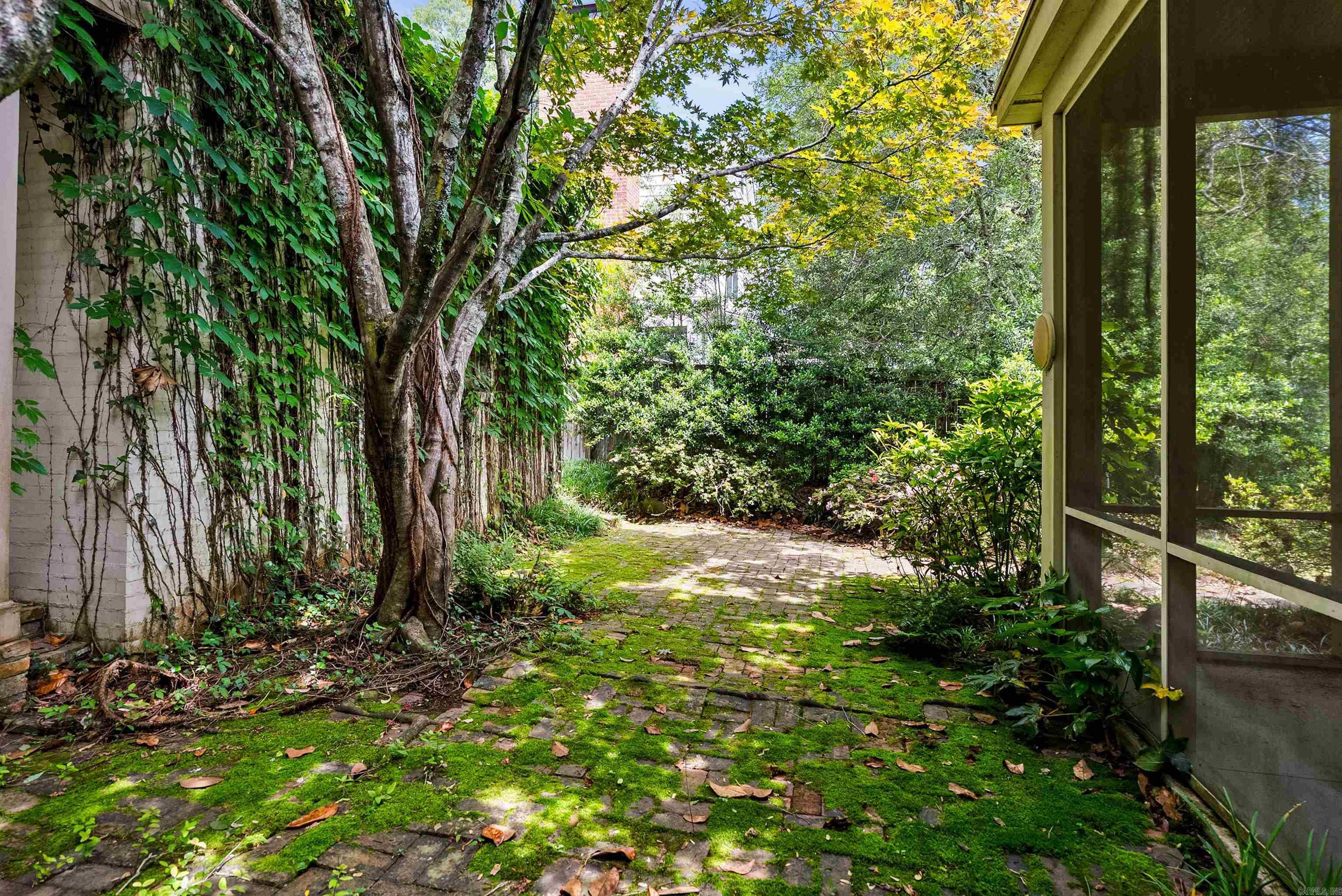 COUNTRY CLUB HGTS - Residential