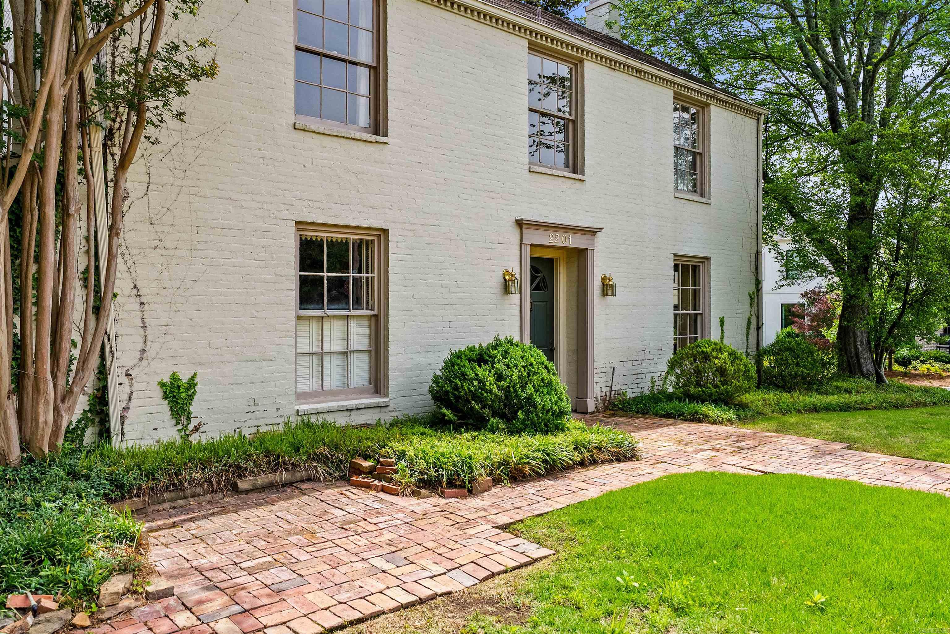 COUNTRY CLUB HGTS - Residential