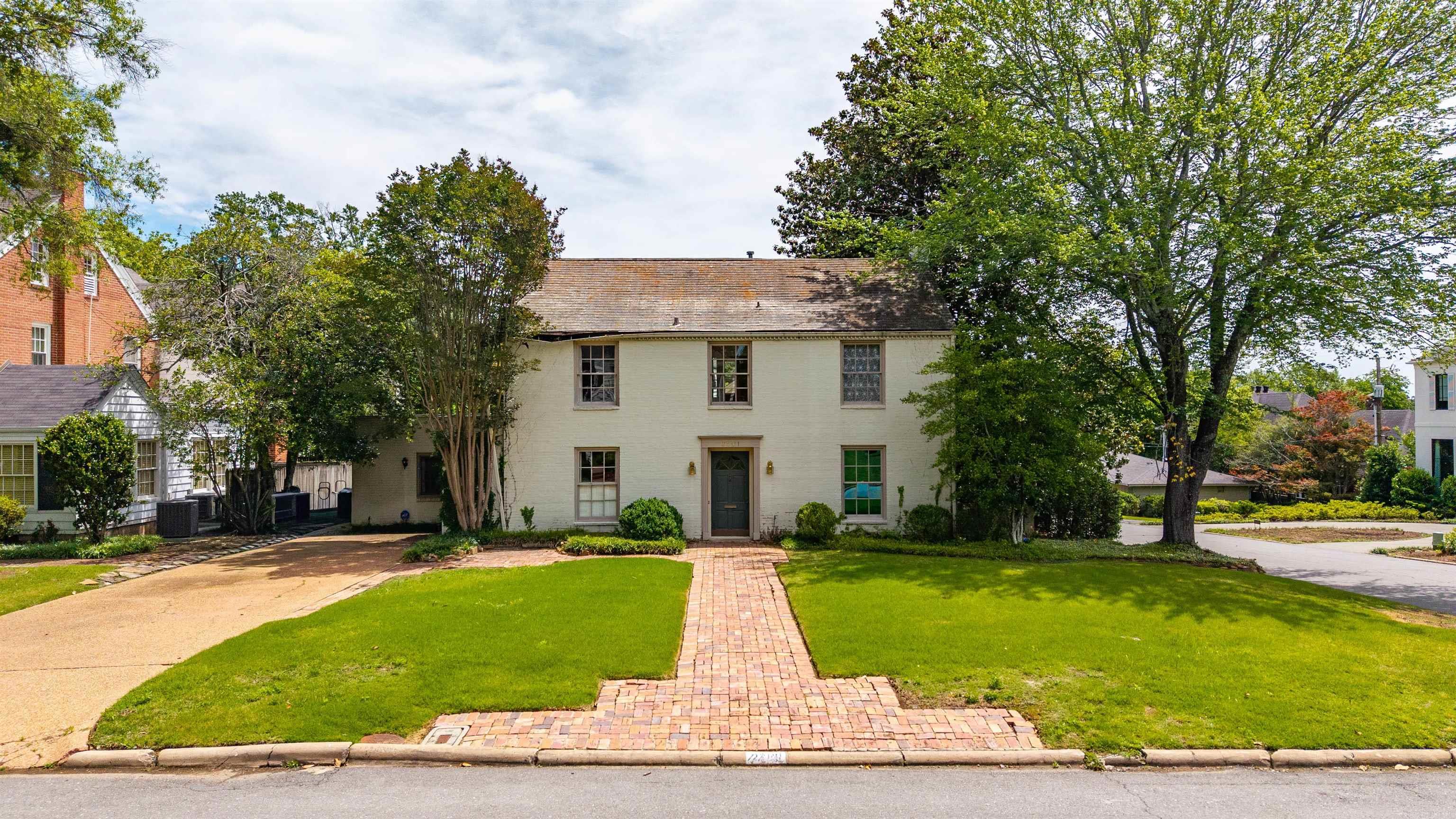 COUNTRY CLUB HGTS - Residential