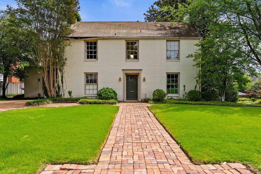 Fabulous opportunity to build on an oversized, flat corner lot just blocks from The Country Club of Little Rock in the heart of the Heights! Property includes a lot and a half (75 ft wide x 140 ft deep) and is located on the corner of N Palm & Country Club Blvd. It is being sold as-is for lot value. Unique opportunity to build your dream home in one of Little Rock's most desirable neighborhoods! Please contact the listing agent with any additional questions.
