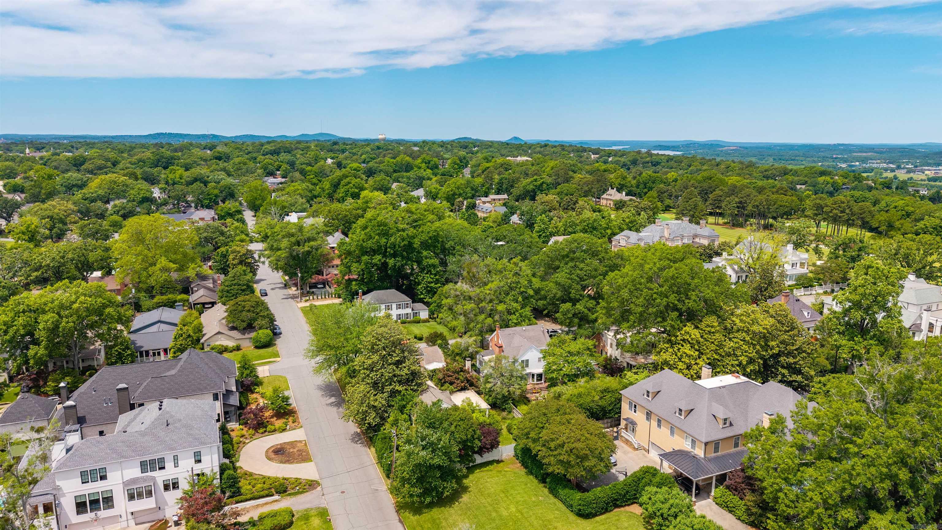COUNTRY CLUB HGTS - Residential