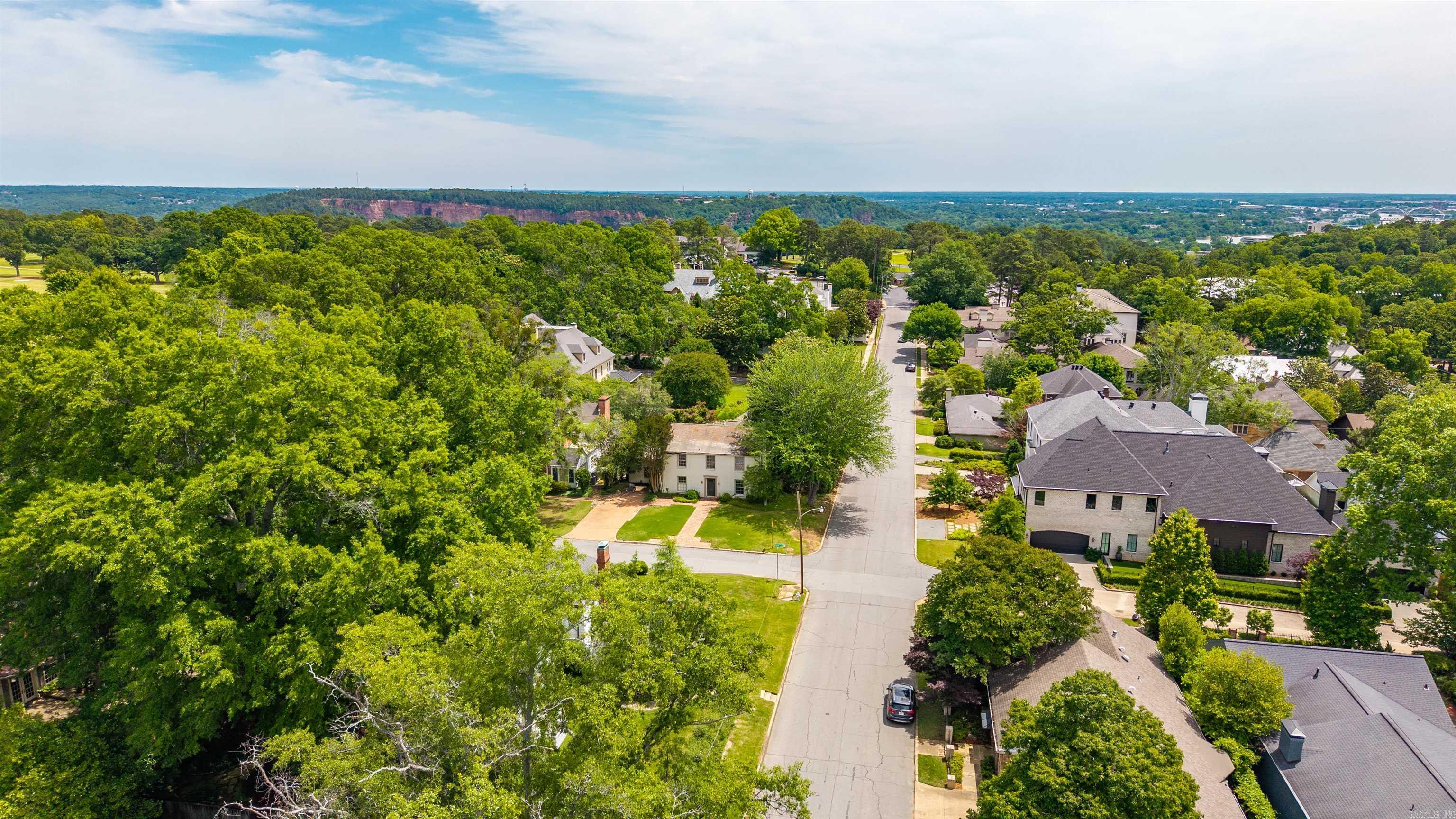 COUNTRY CLUB HGTS - Residential