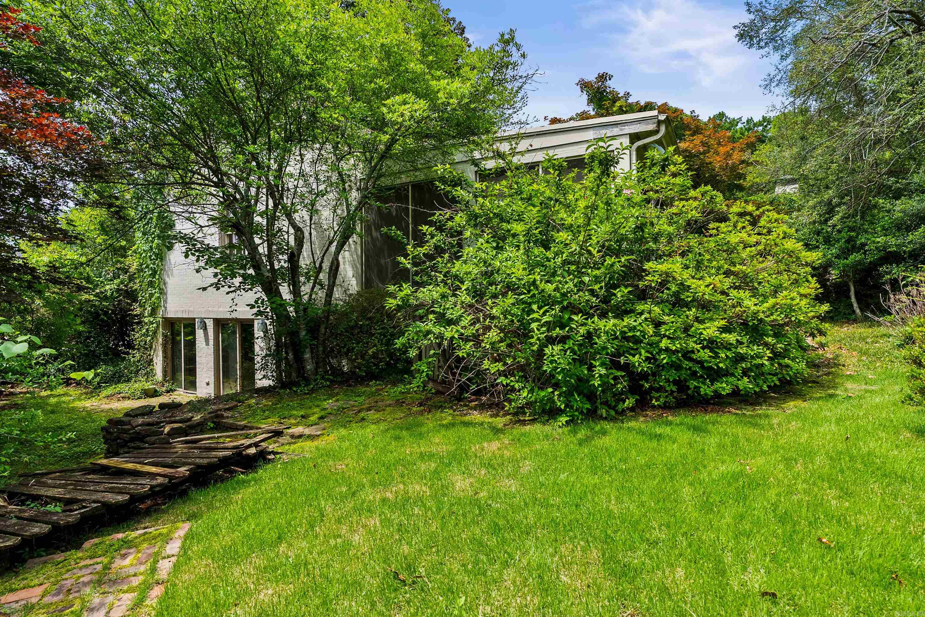 COUNTRY CLUB HGTS - Residential