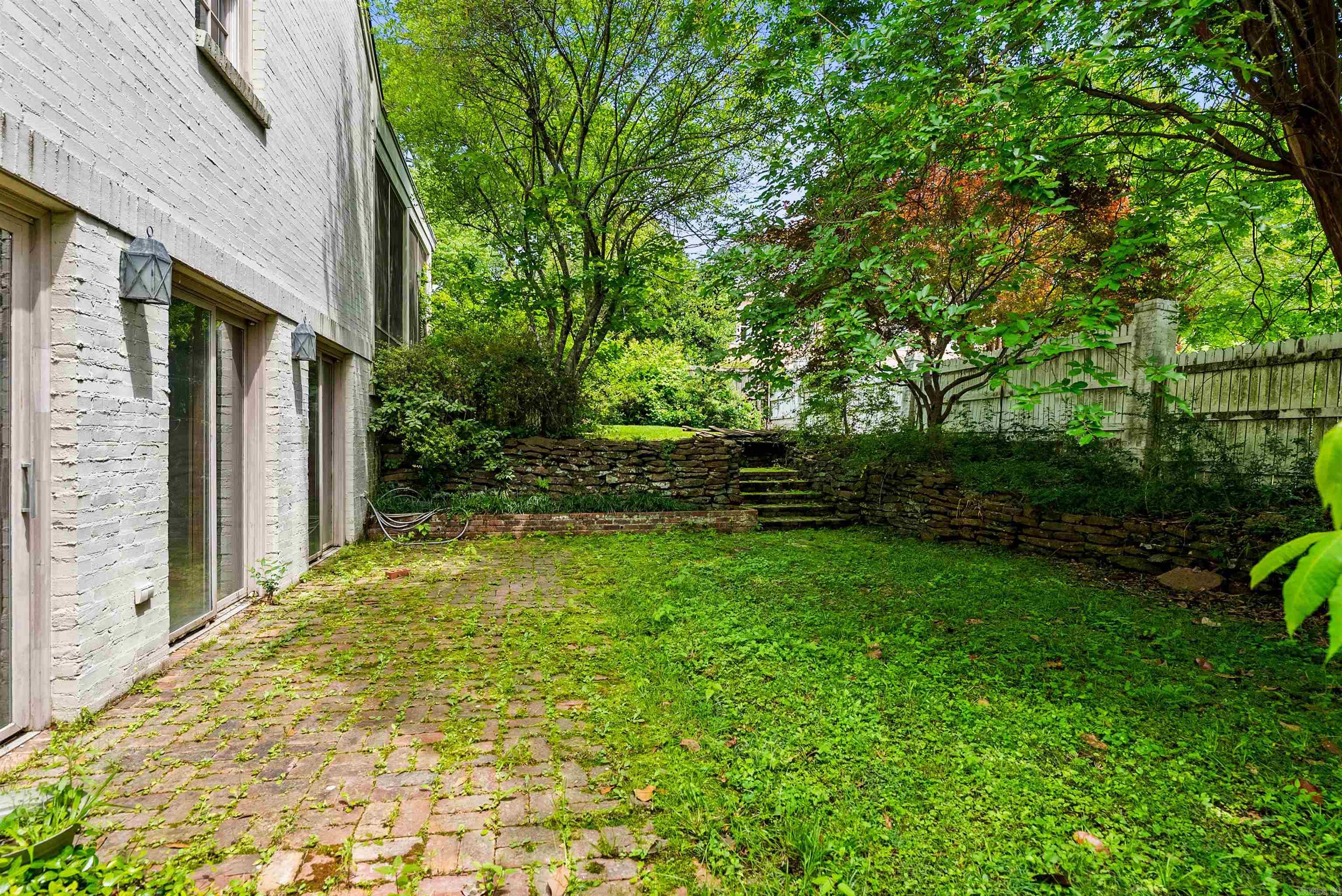COUNTRY CLUB HGTS - Residential