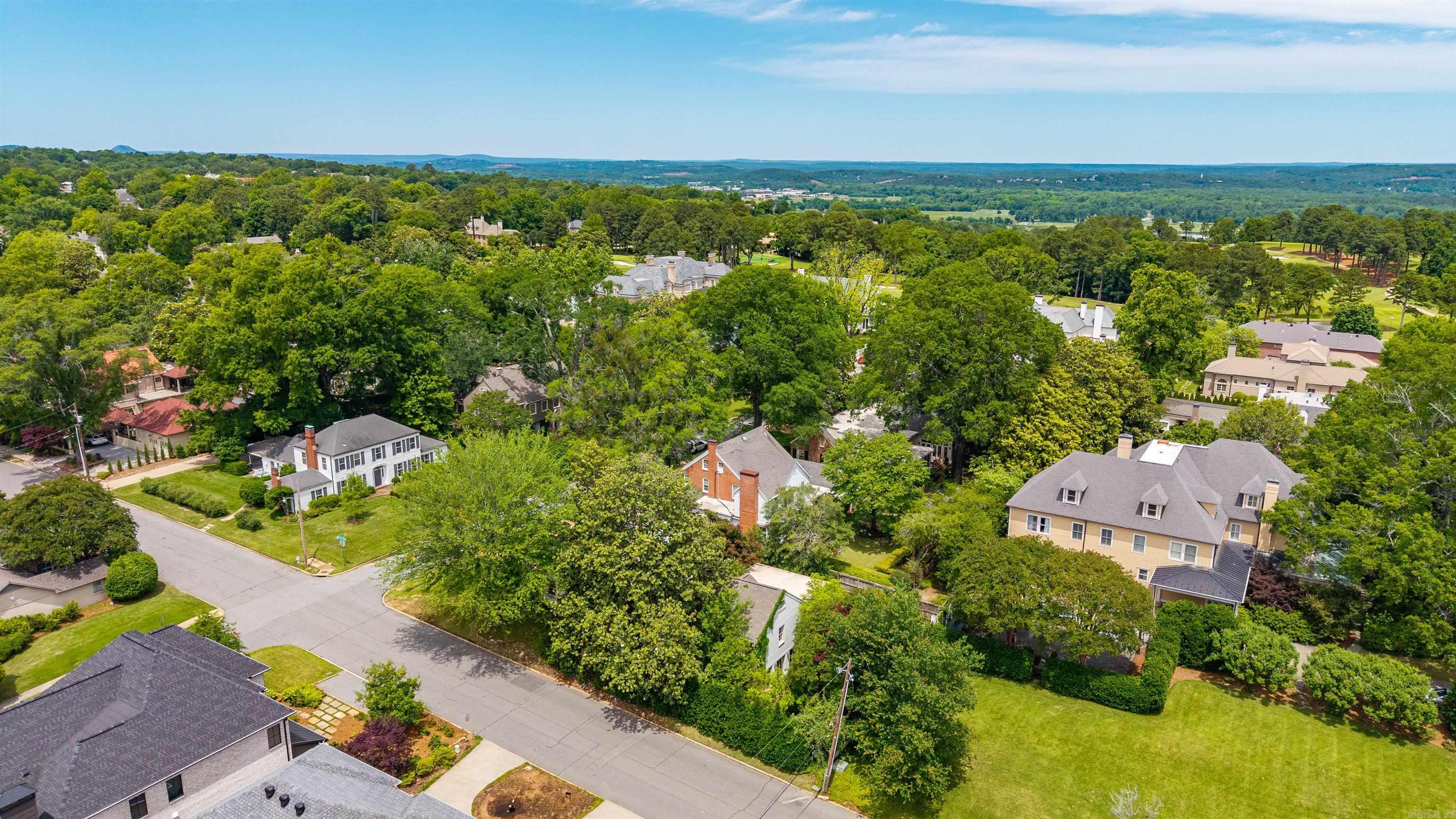 COUNTRY CLUB HGTS - Residential