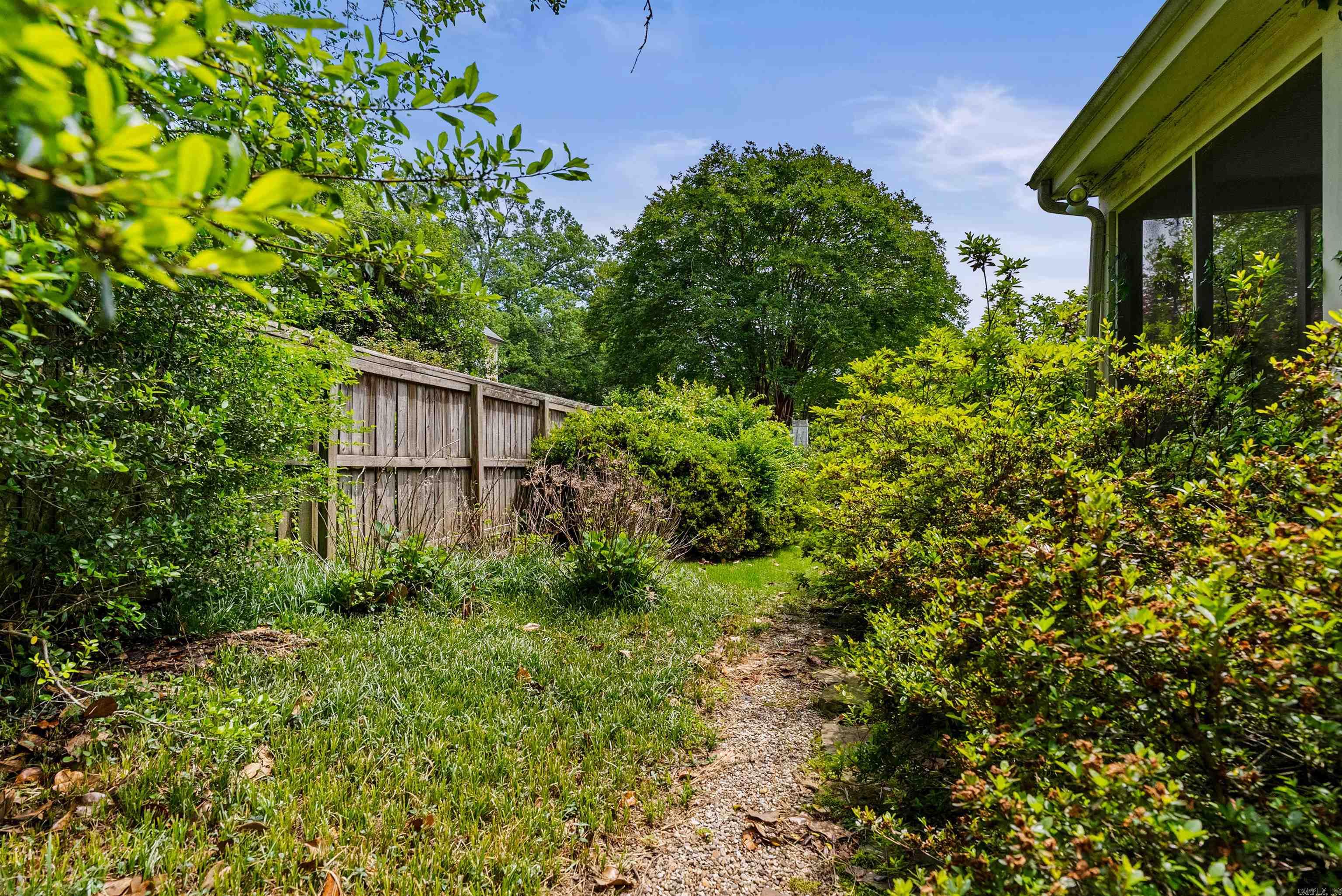 COUNTRY CLUB HGTS - Residential