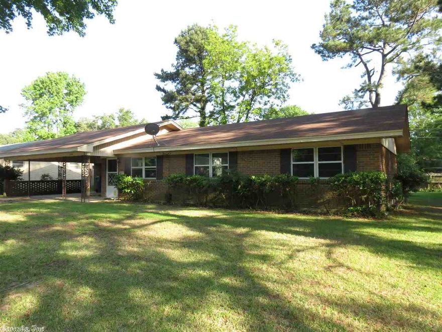 Don't miss this brick & vinyl siding home.  Great neighborhood, open living/dining area, big laundry roomand big backyard.  Add your personal touches to make this home yours.   *Agent see remarks.**