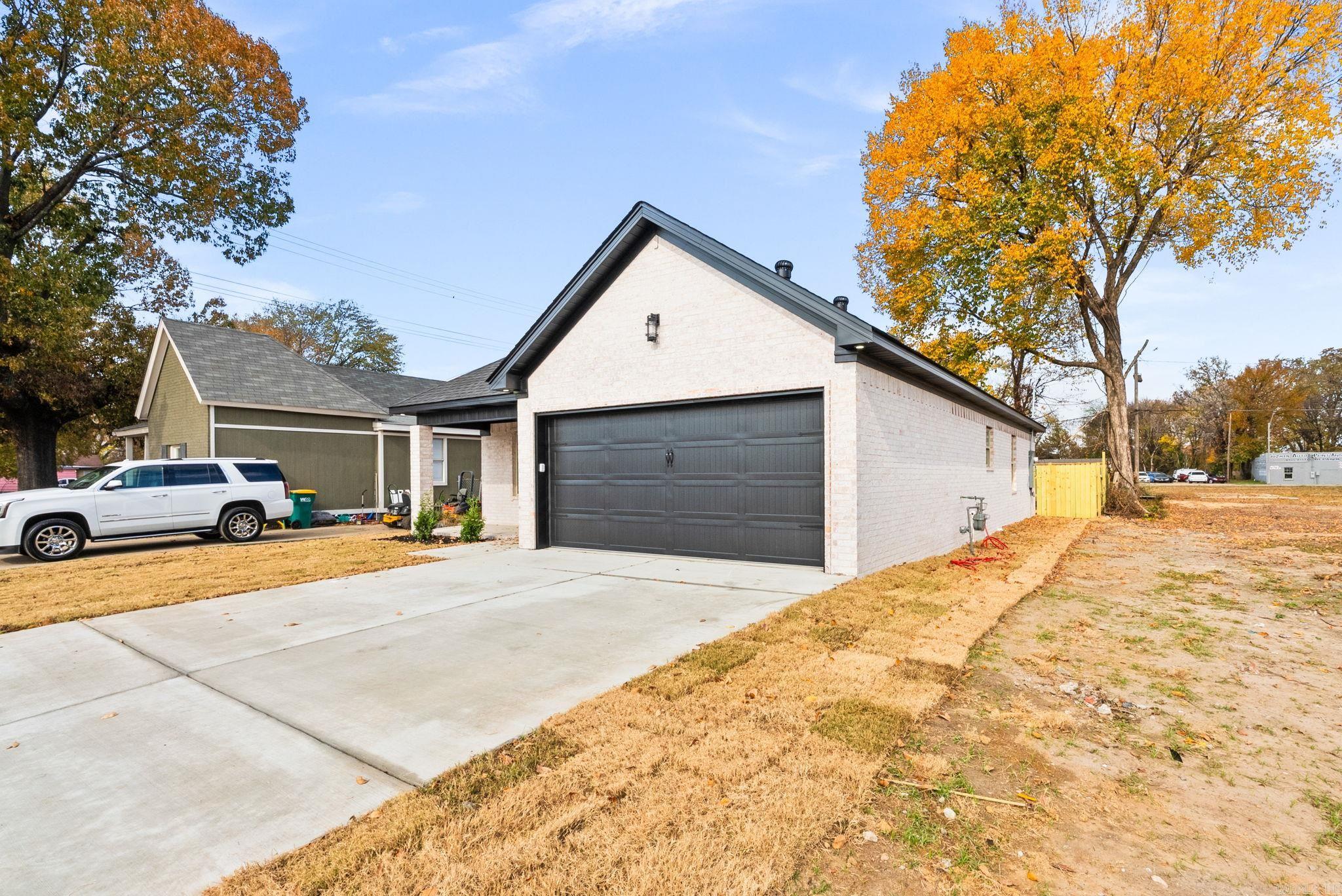 WASHINGTON AVE - Residential