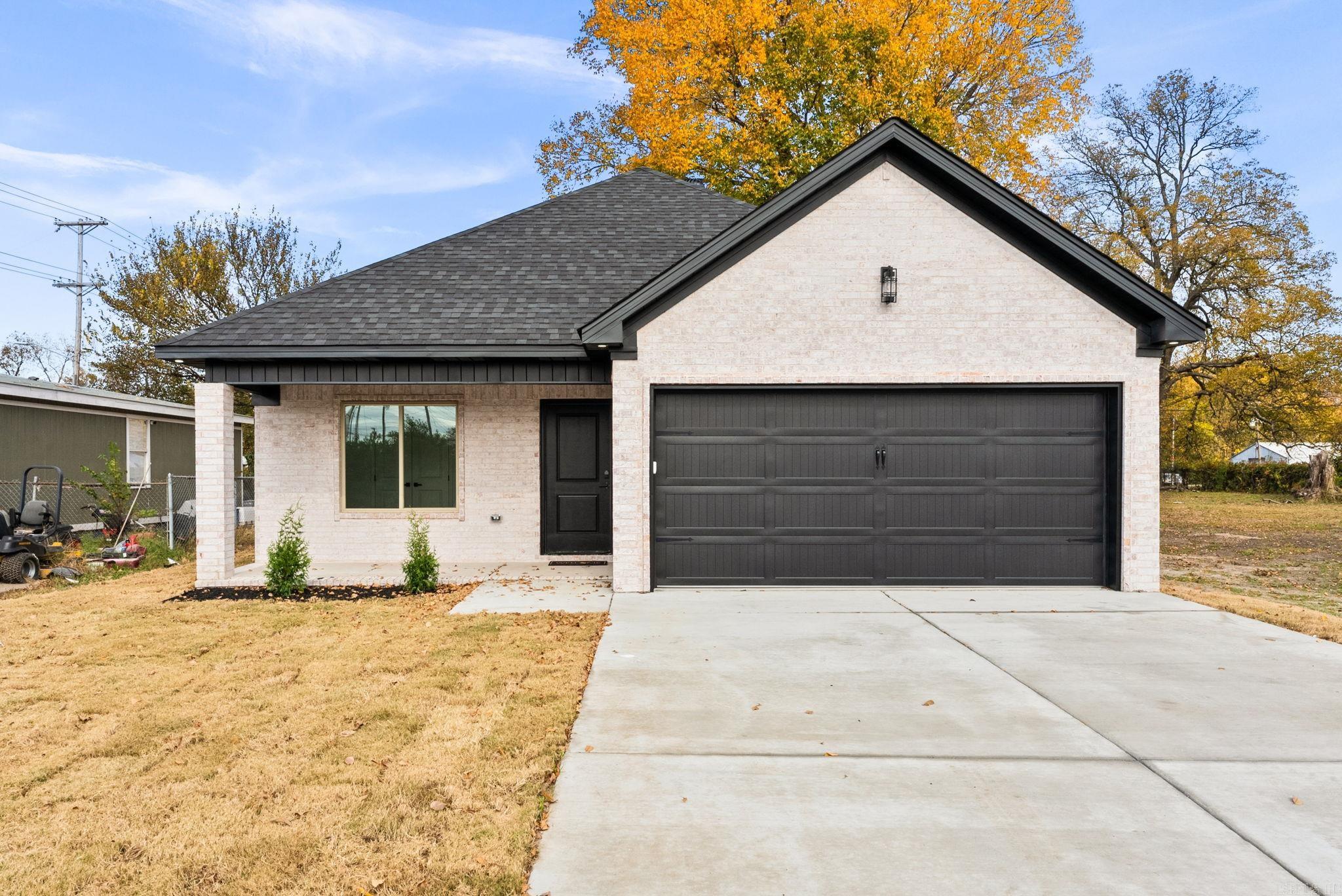 WASHINGTON AVE - Residential