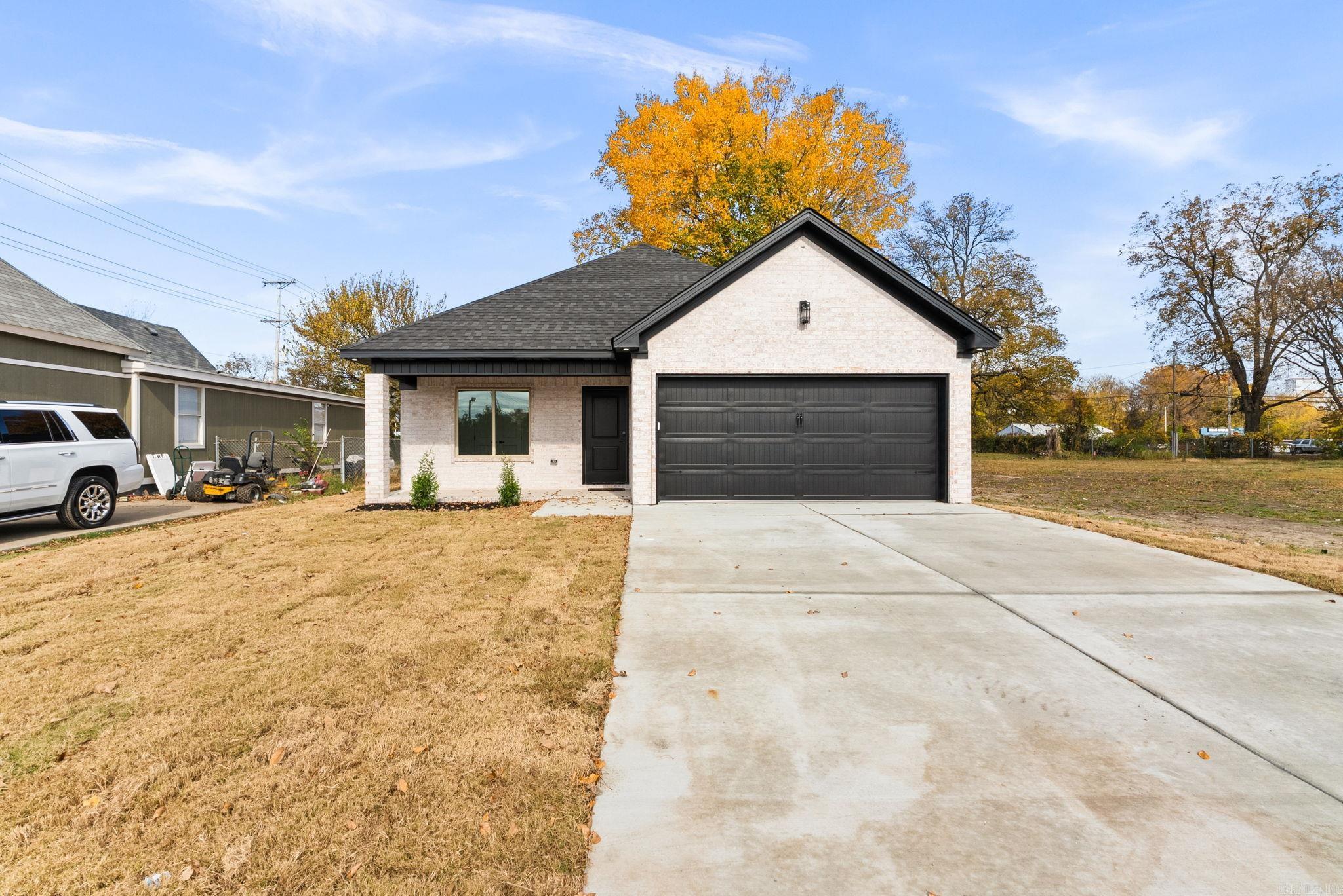 WASHINGTON AVE - Residential