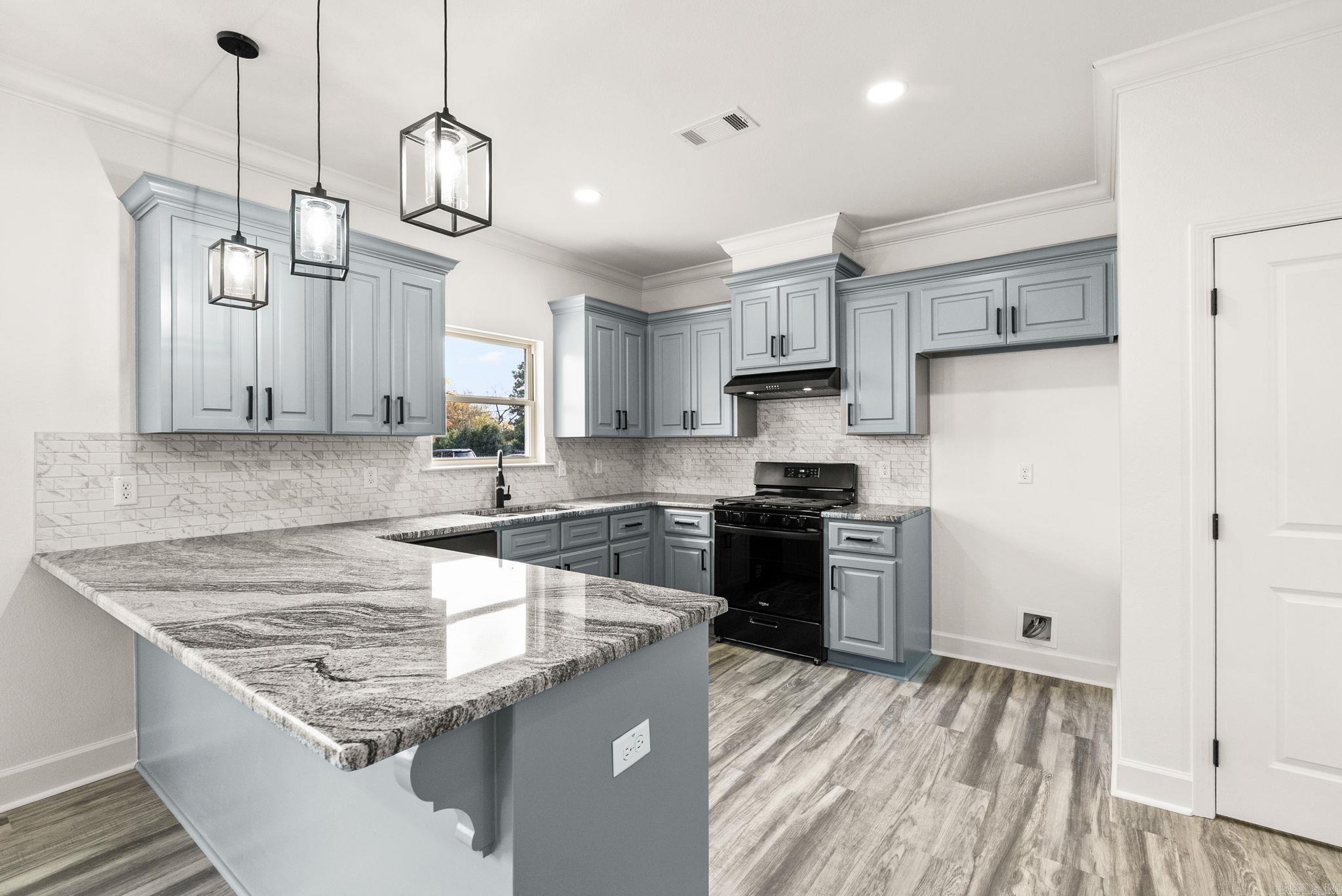 WASHINGTON AVE - Residential