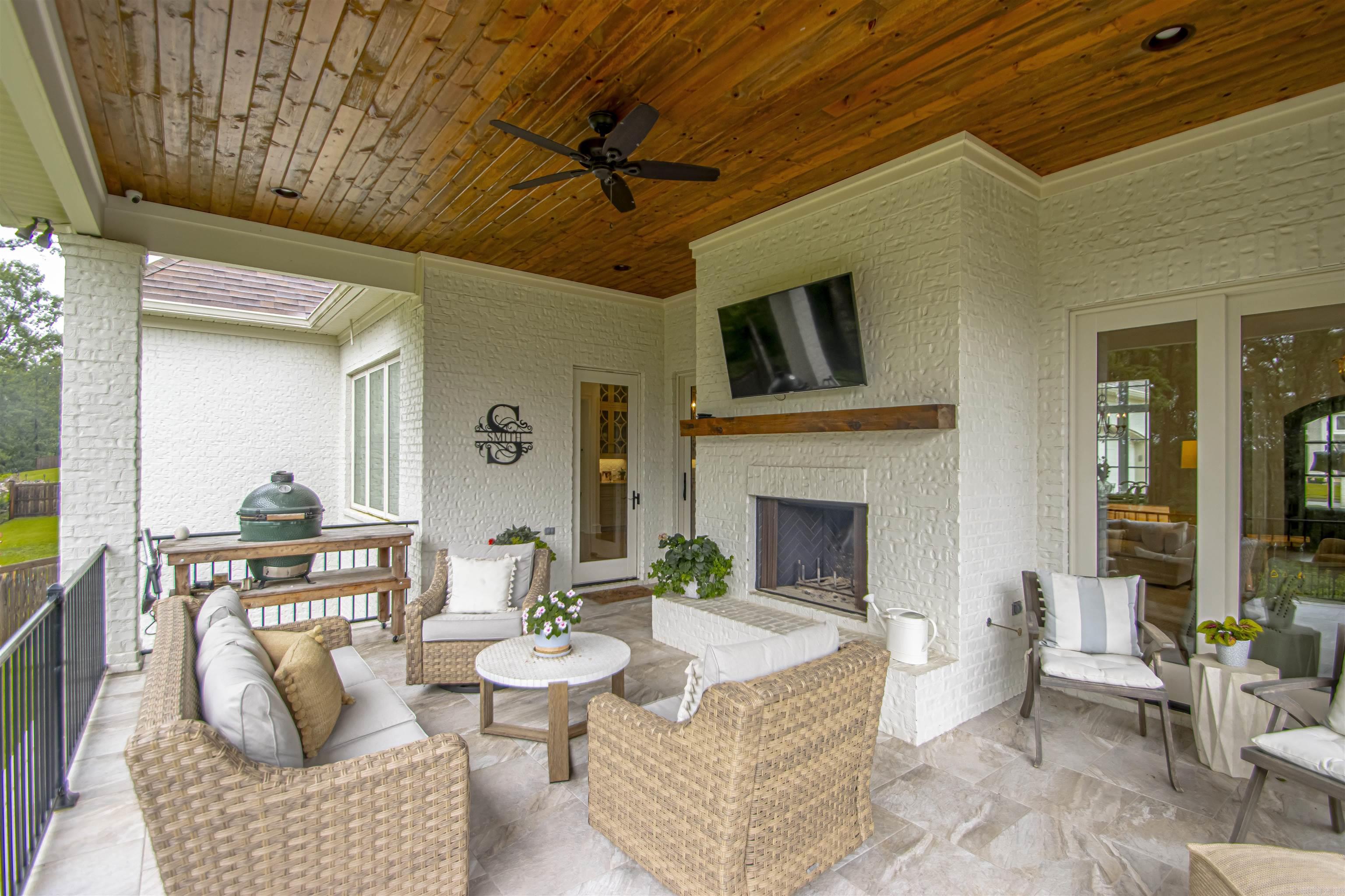 CHENAL VALLEY "FALSTONE COURT" - Residential