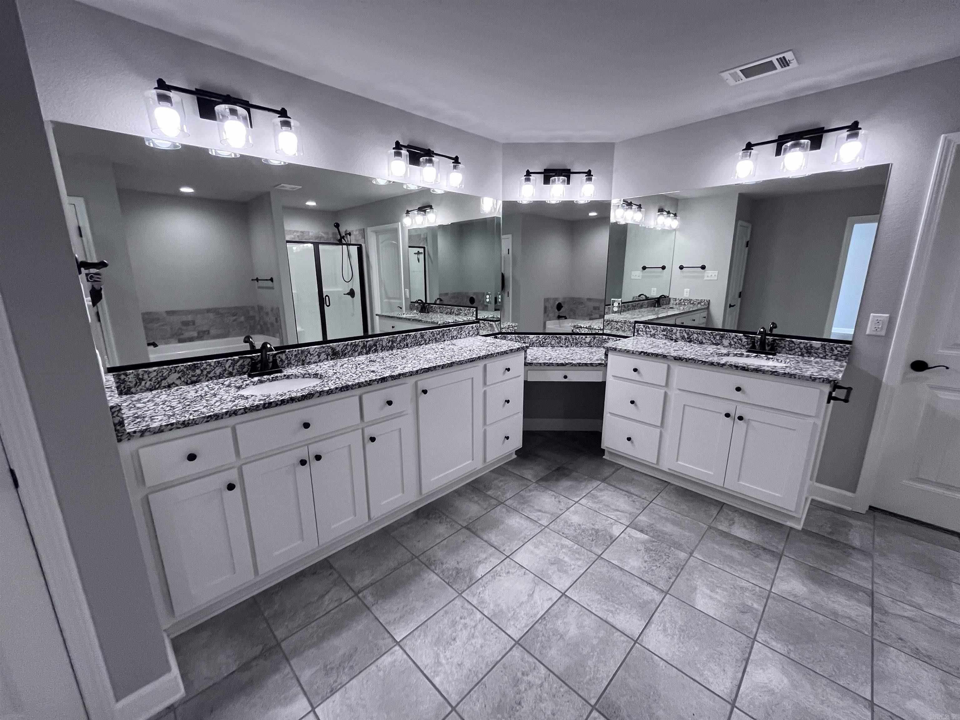 HUNTINGTON PLACE - Residential Lease