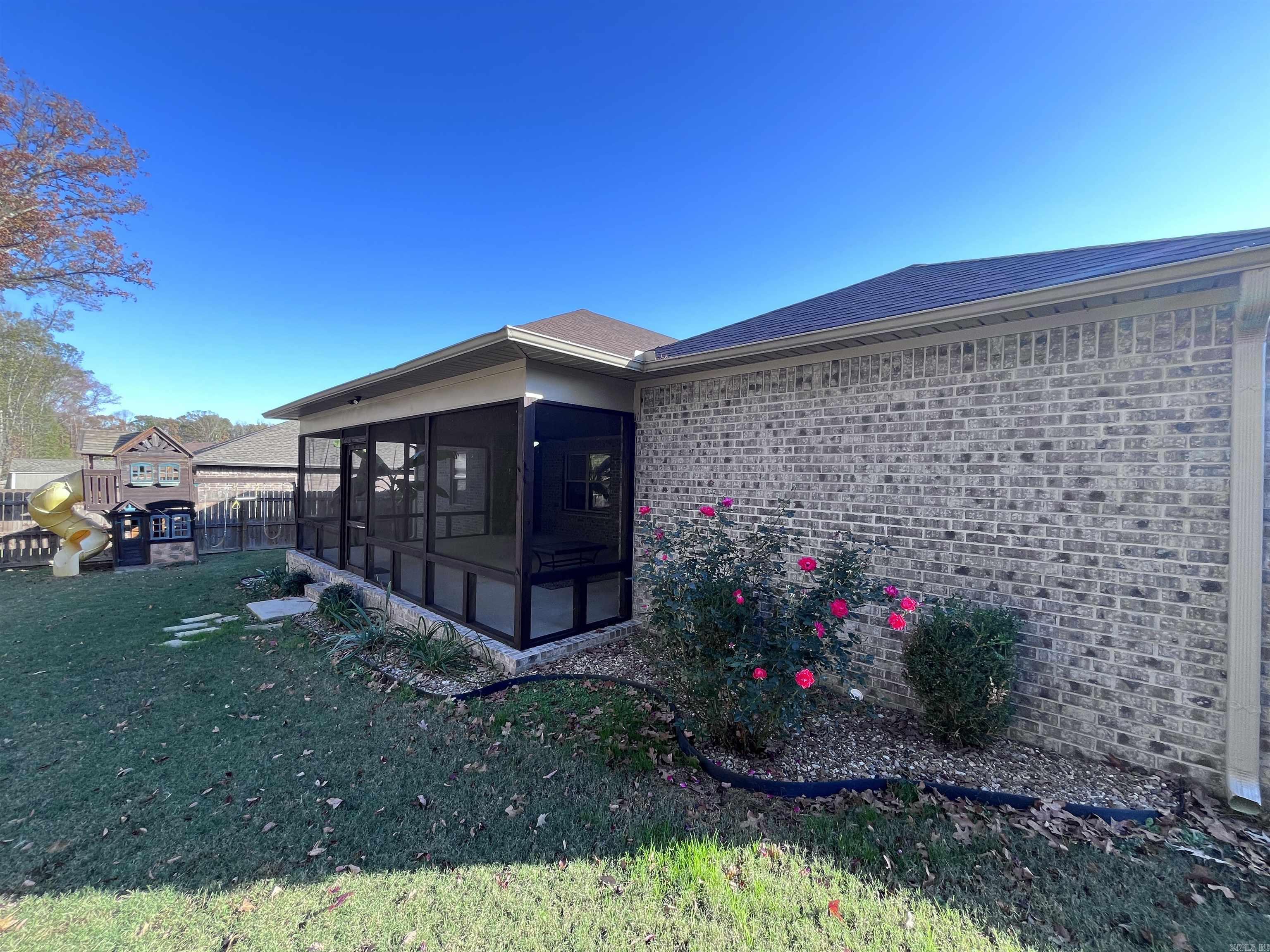 HUNTINGTON PLACE - Residential Lease