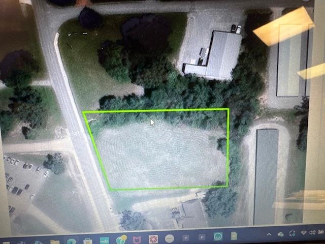 1.1 COMMERCIAL ACRES ON COUNTRY CLUB ROAD! Located across the road from St. Bernardās Five Rivers Medical Center. 1.1 acres level building lot. City water and sewer, Summit Natural Gas, Clay County Electric and Clay County Connect Fiber Optic Internet all available. Sidewalk along road. Great spot for a business or medical office!