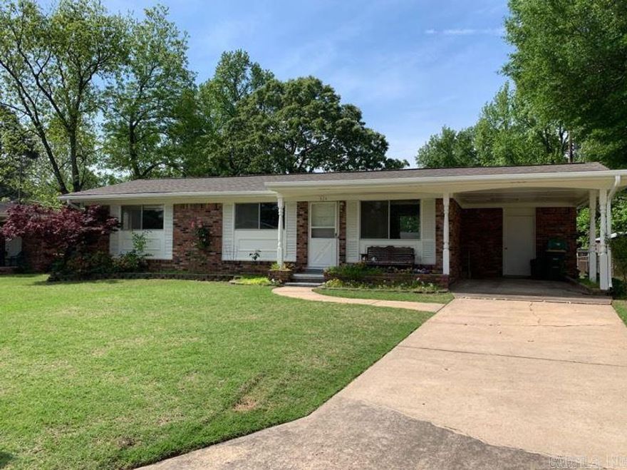 Beautiful Newly Renovated 3Bd/1Ba home in North Little Rock ! Brand new kitchen ,hardwood flooring ,carpet , and ceiling fans . Great Location !    Come check it out ! Please call David 501-960-1725 for viewings !