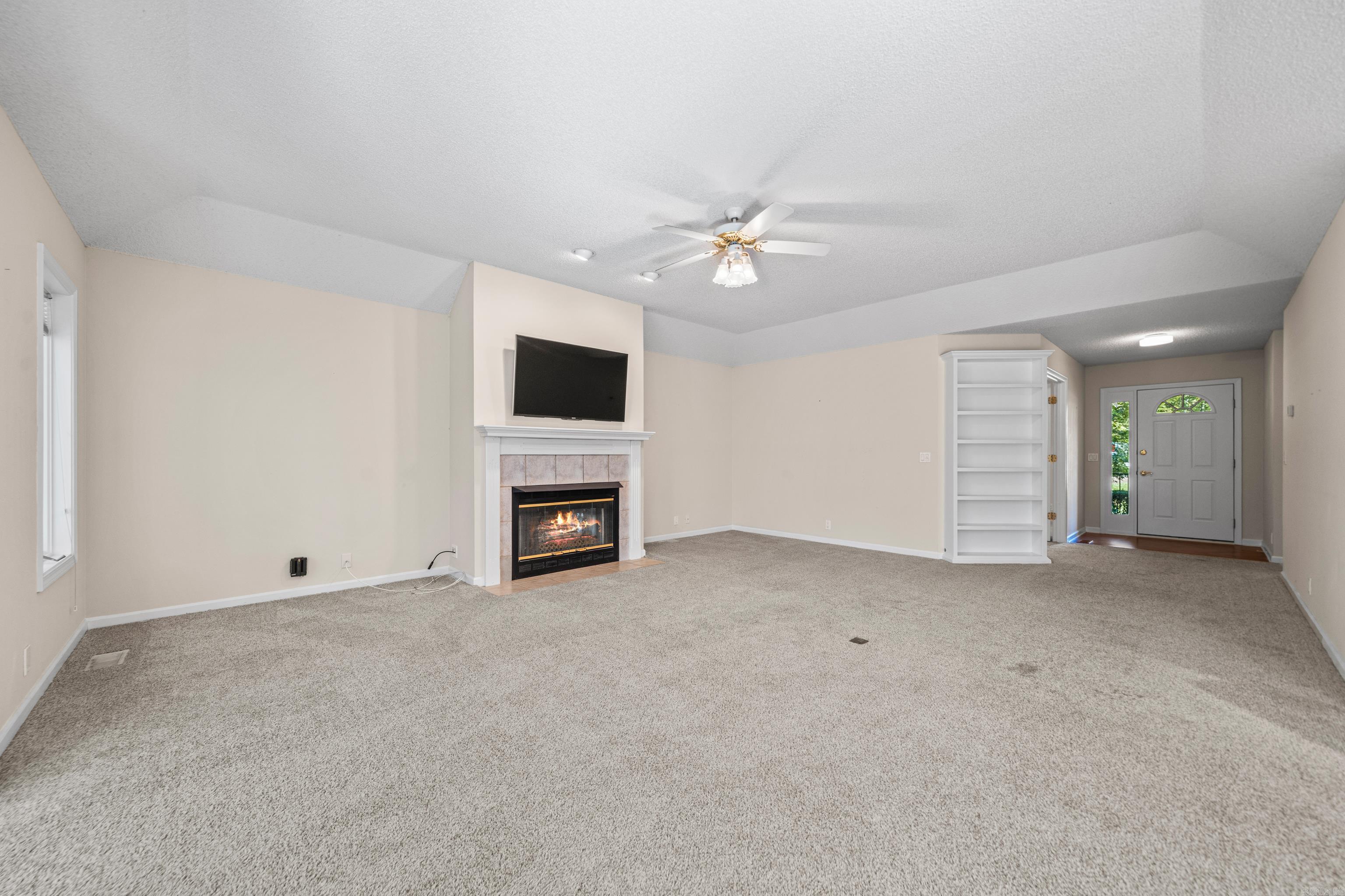 ARISTA COURTS - Residential