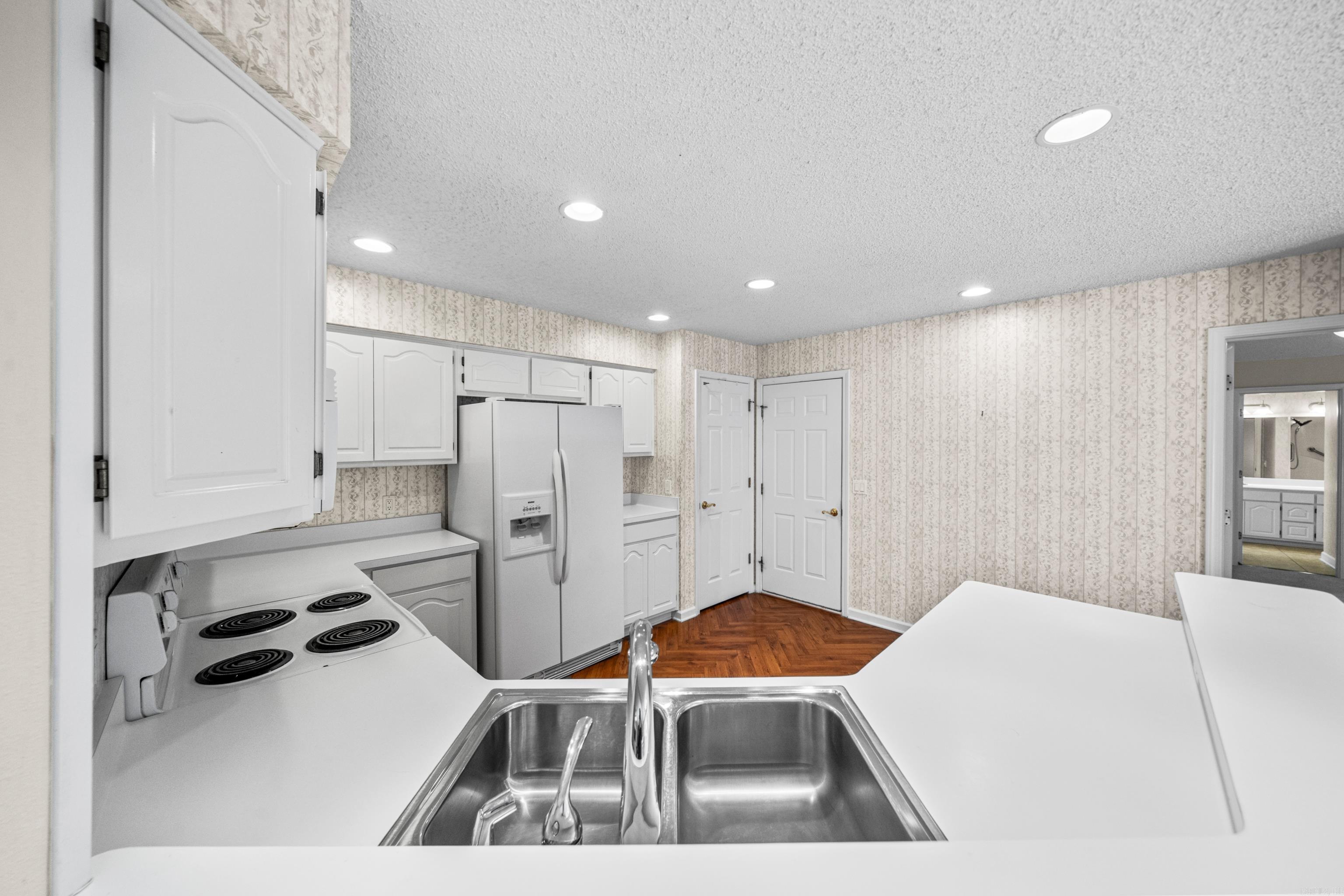 ARISTA COURTS - Residential