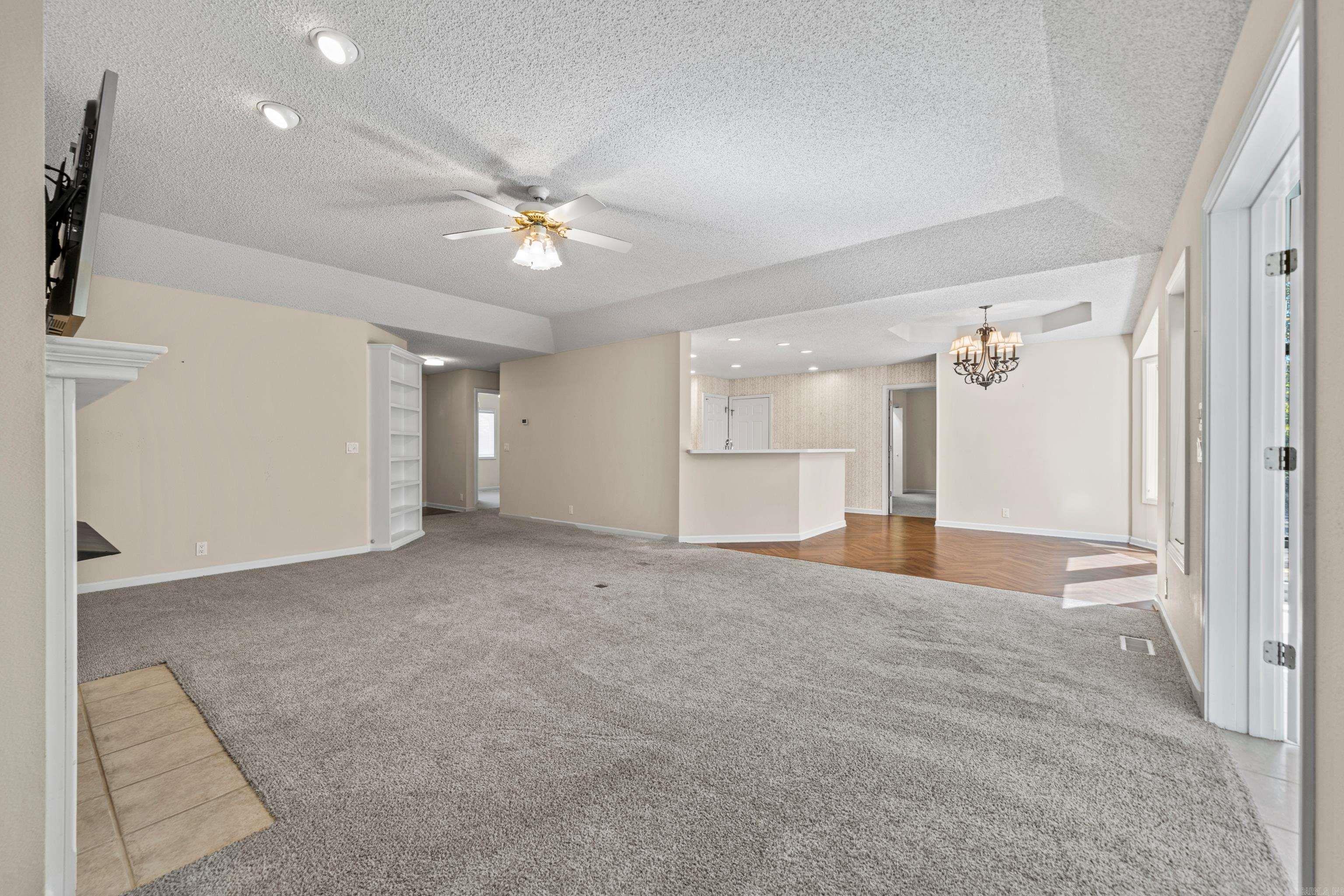 ARISTA COURTS - Residential