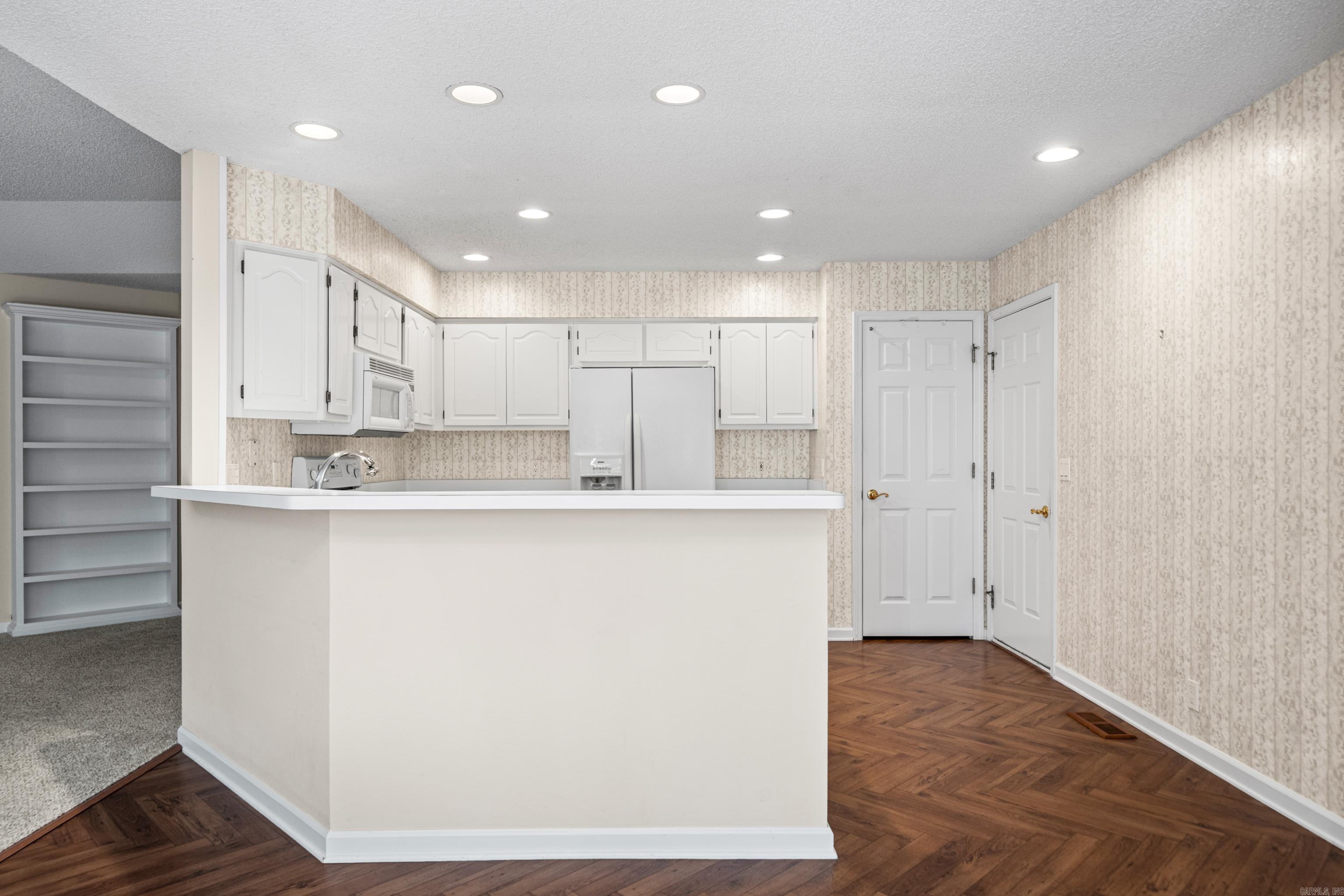 ARISTA COURTS - Residential