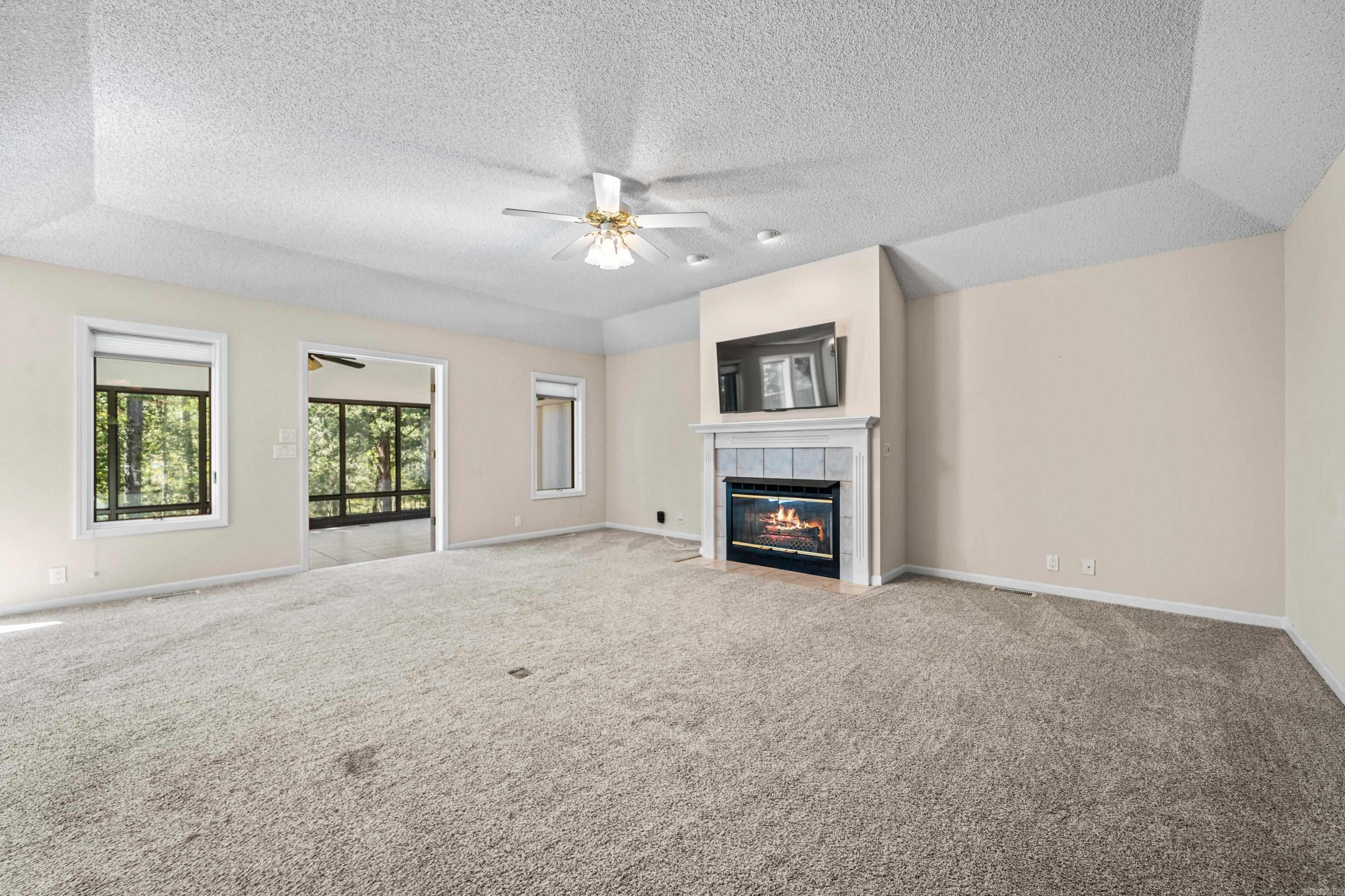 ARISTA COURTS - Residential