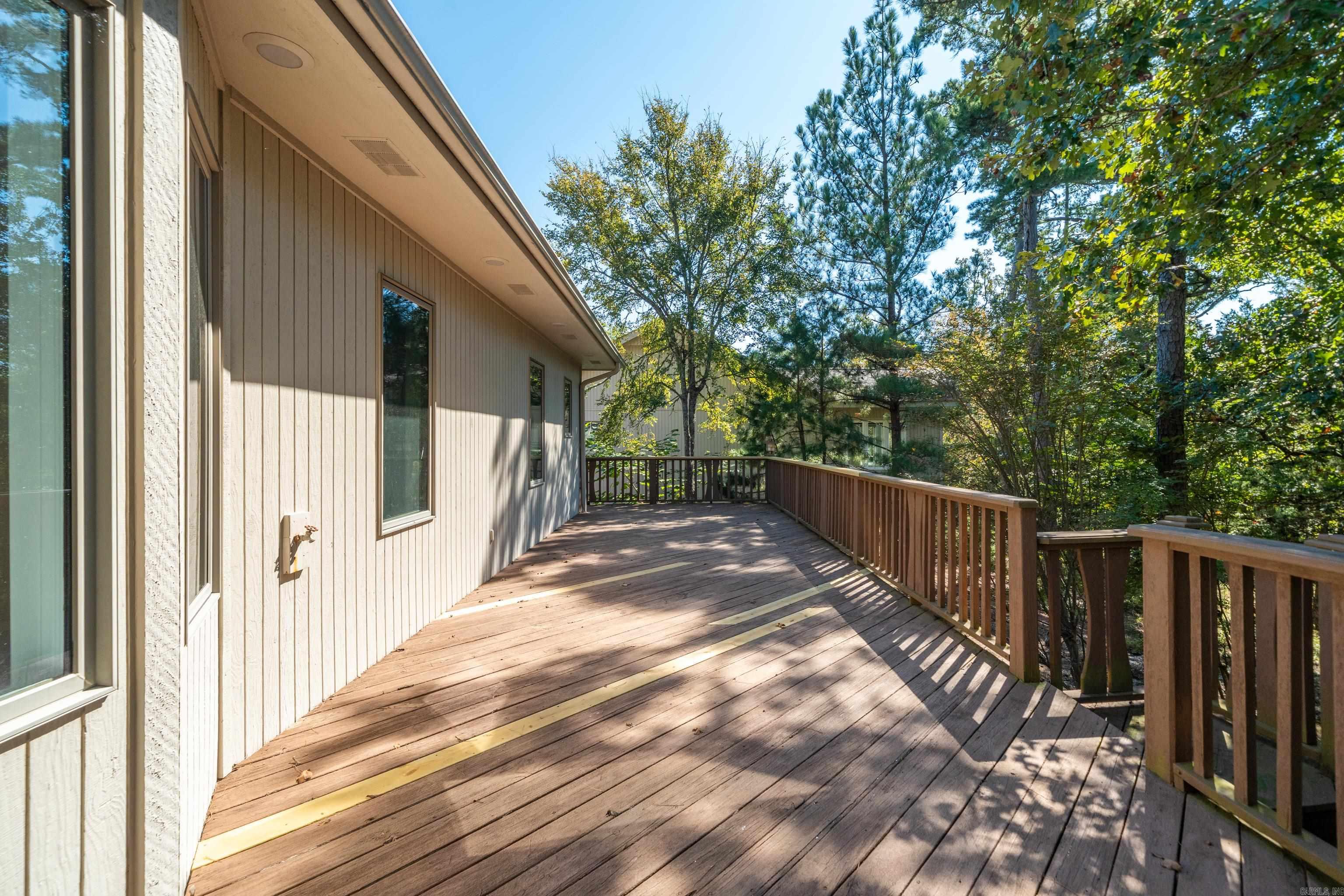 ARISTA COURTS - Residential