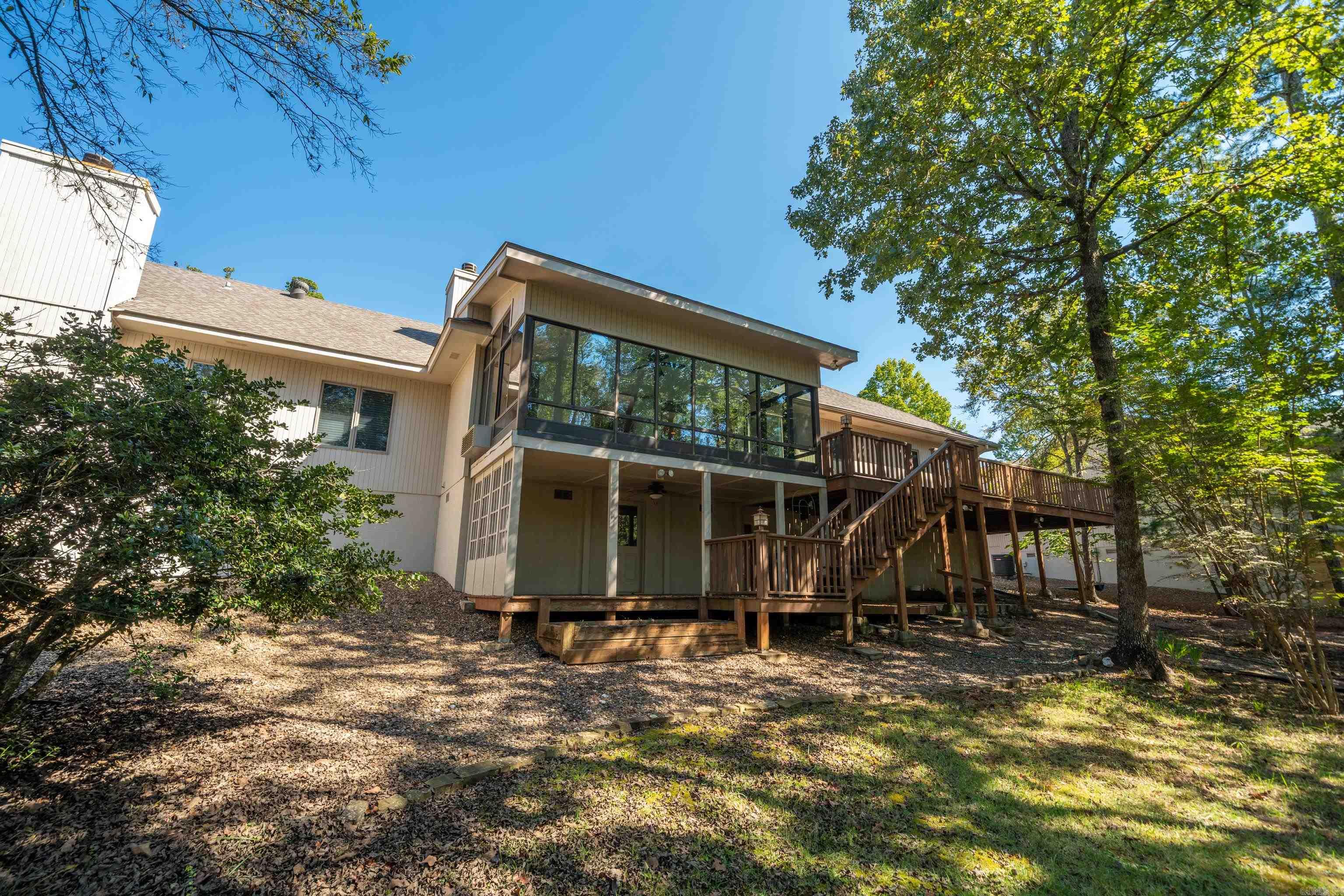 ARISTA COURTS - Residential