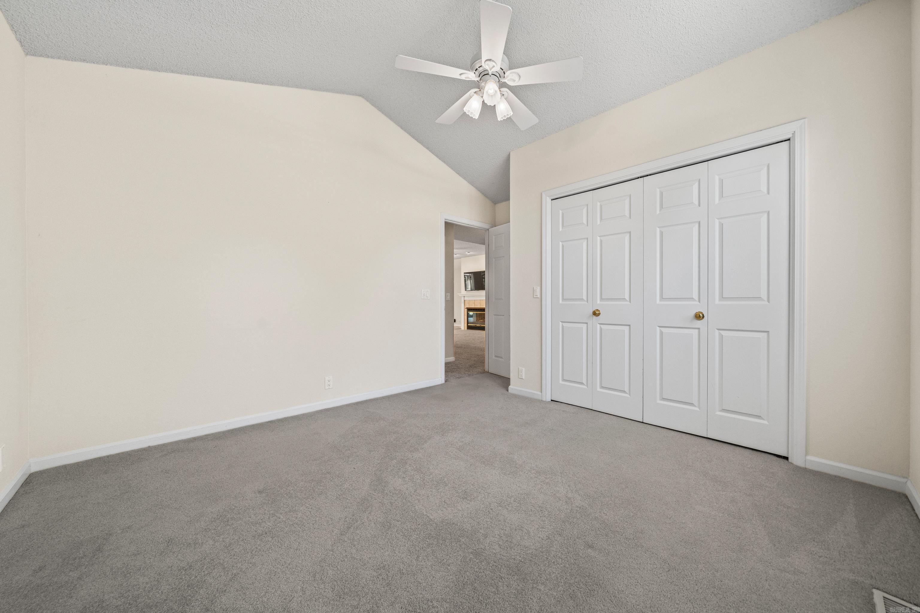 ARISTA COURTS - Residential