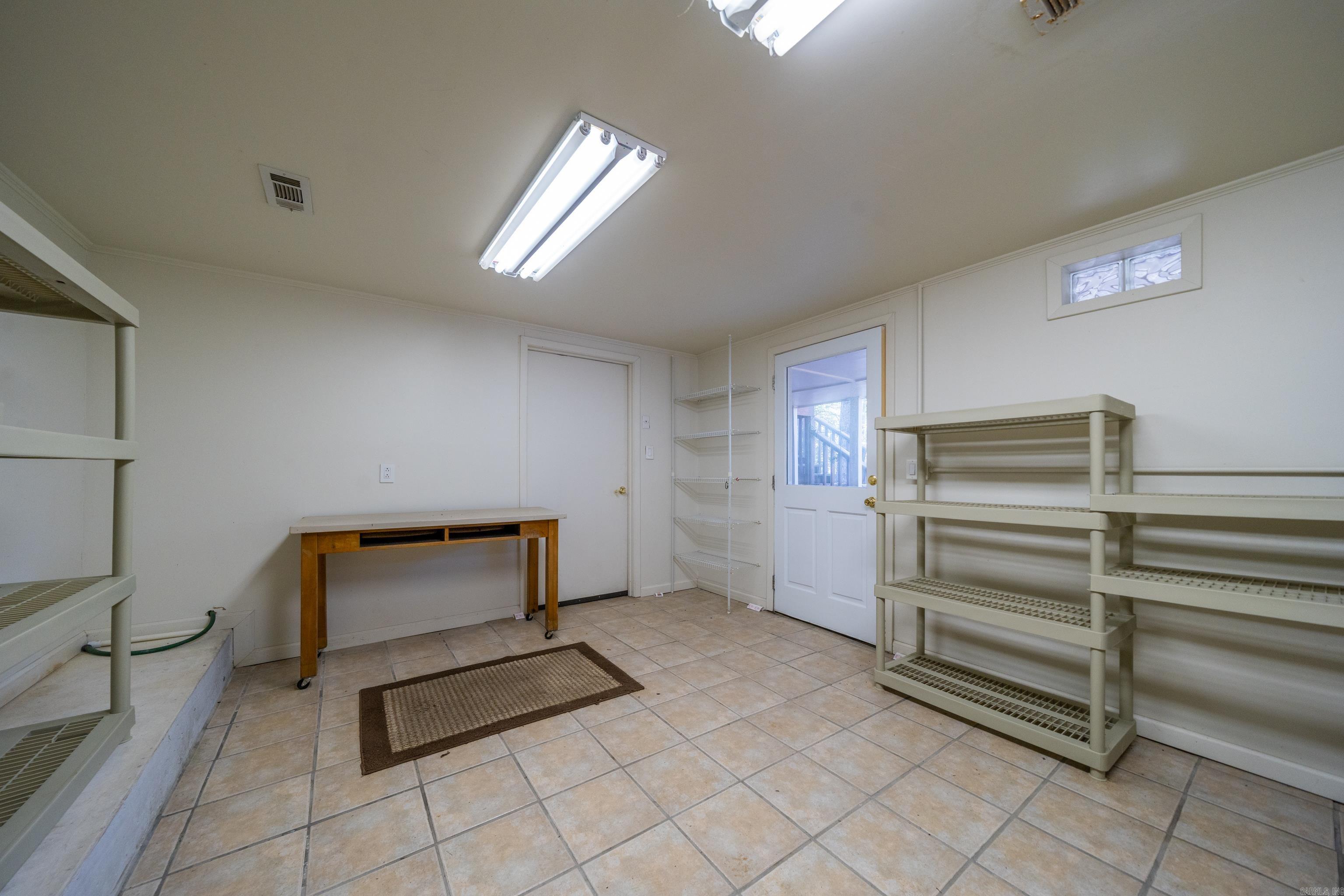ARISTA COURTS - Residential