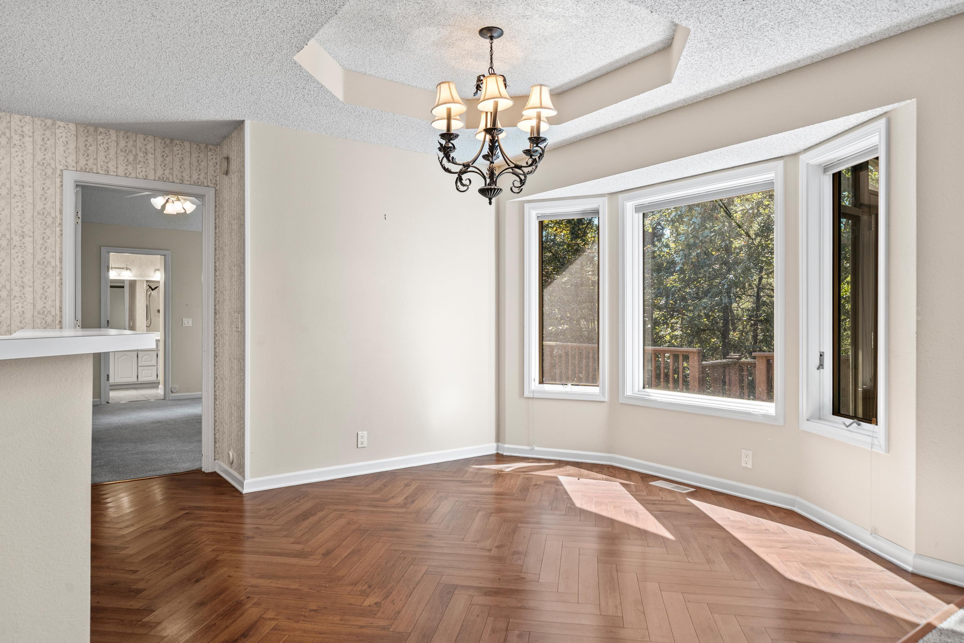 ARISTA COURTS - Residential