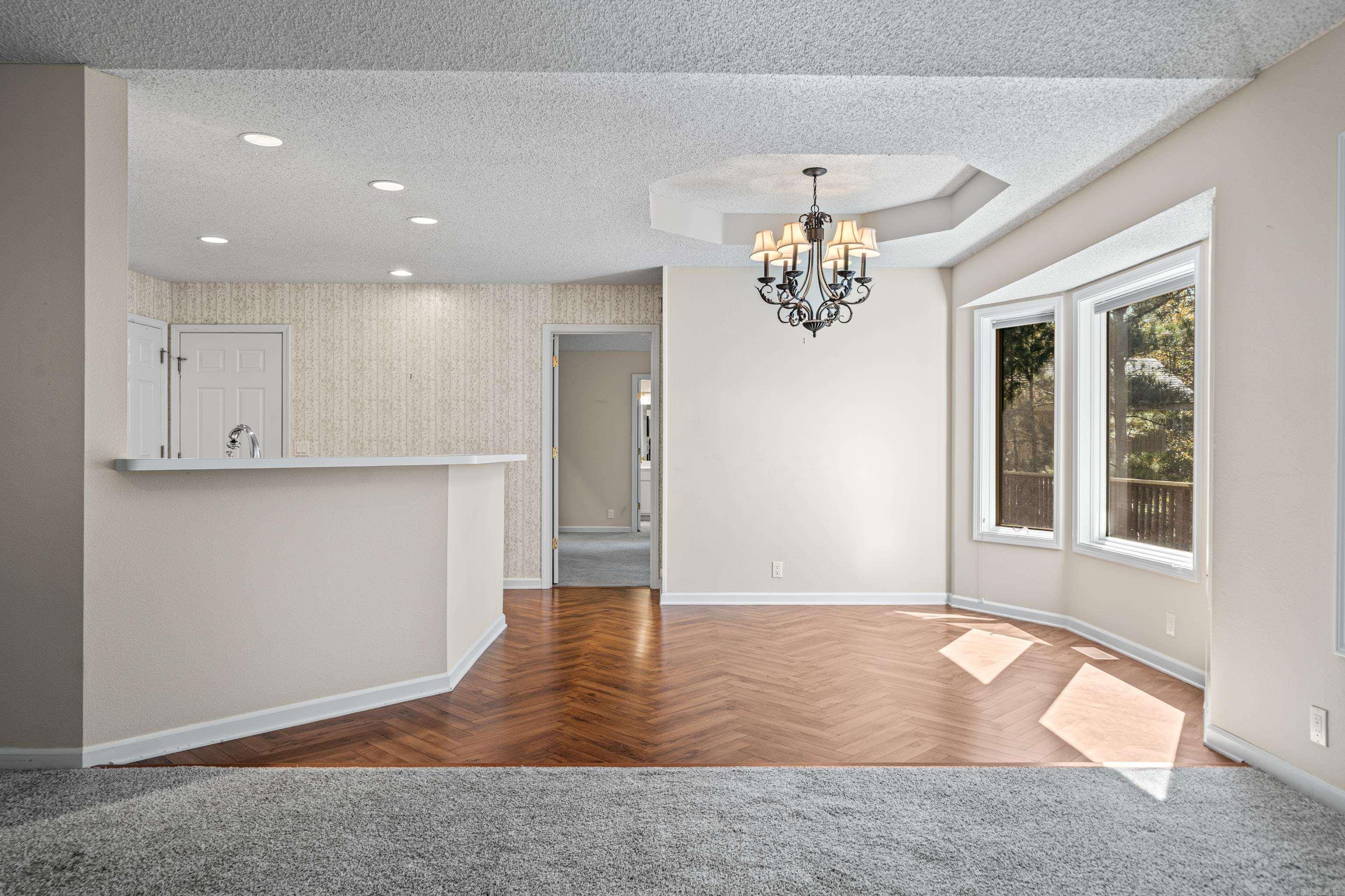 ARISTA COURTS - Residential