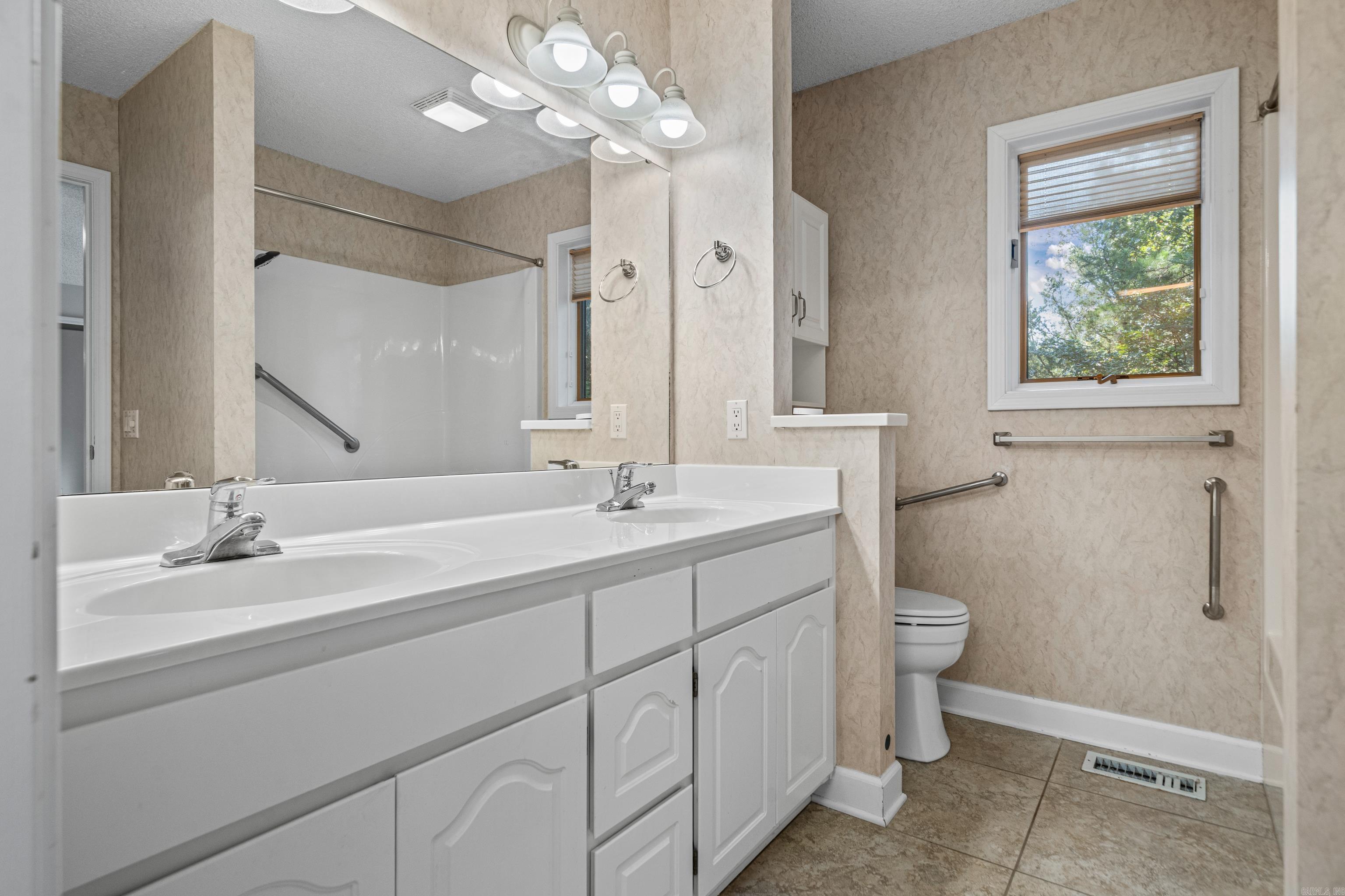 ARISTA COURTS - Residential