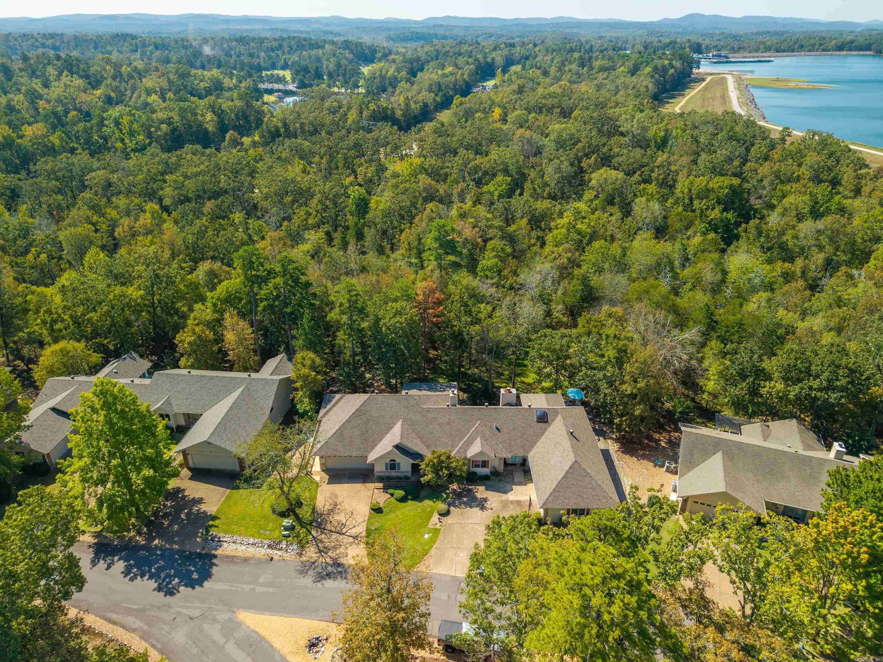 ARISTA COURTS - Residential