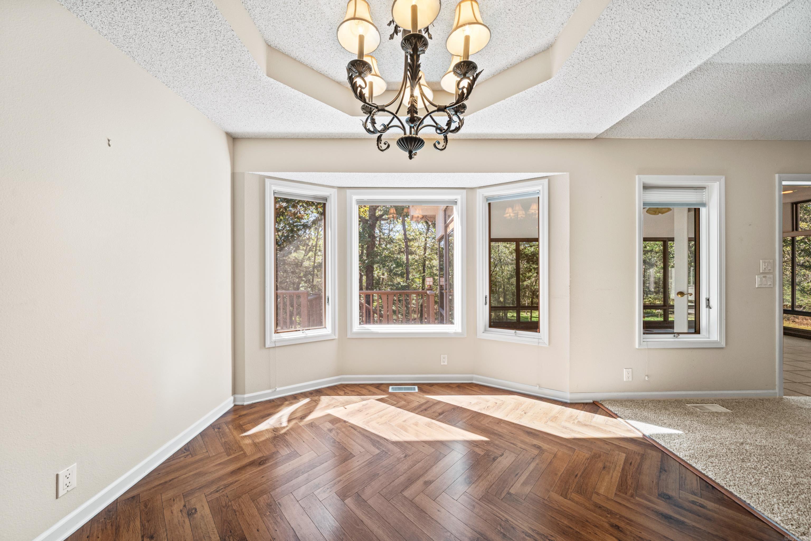 ARISTA COURTS - Residential