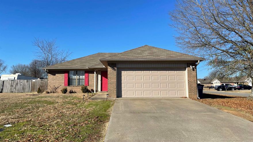 Don't pass up on this amazing opportunity! Located near UCA, this outstanding home features an expansive open floorplan and well-designed layout. Situated on a spacious corner lot, there is plenty of room for a huge backyard. It is truly a dream home for the perfect buyer!