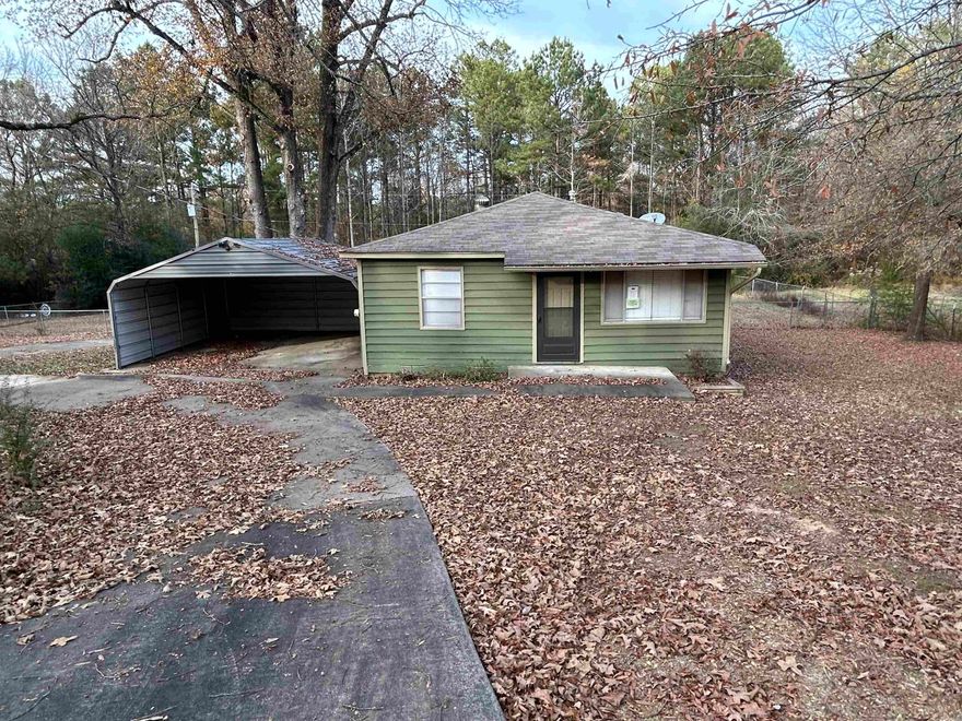 VACANT This property has been placed in an upcoming event. All bids should be submitted at Xome.com void where prohibited. Please submit any pre-auction offer received through the property details page on Xome.com. Any post-auction offers will need to be submitted directly to the listing agent. Response within 3 business days. All properties are subject to a 5% buyer's premium pursuant to the Auction Participation Agreement and Terms & Conditions minimums will apply. Please contact listing agent for details and commission paid on this property.