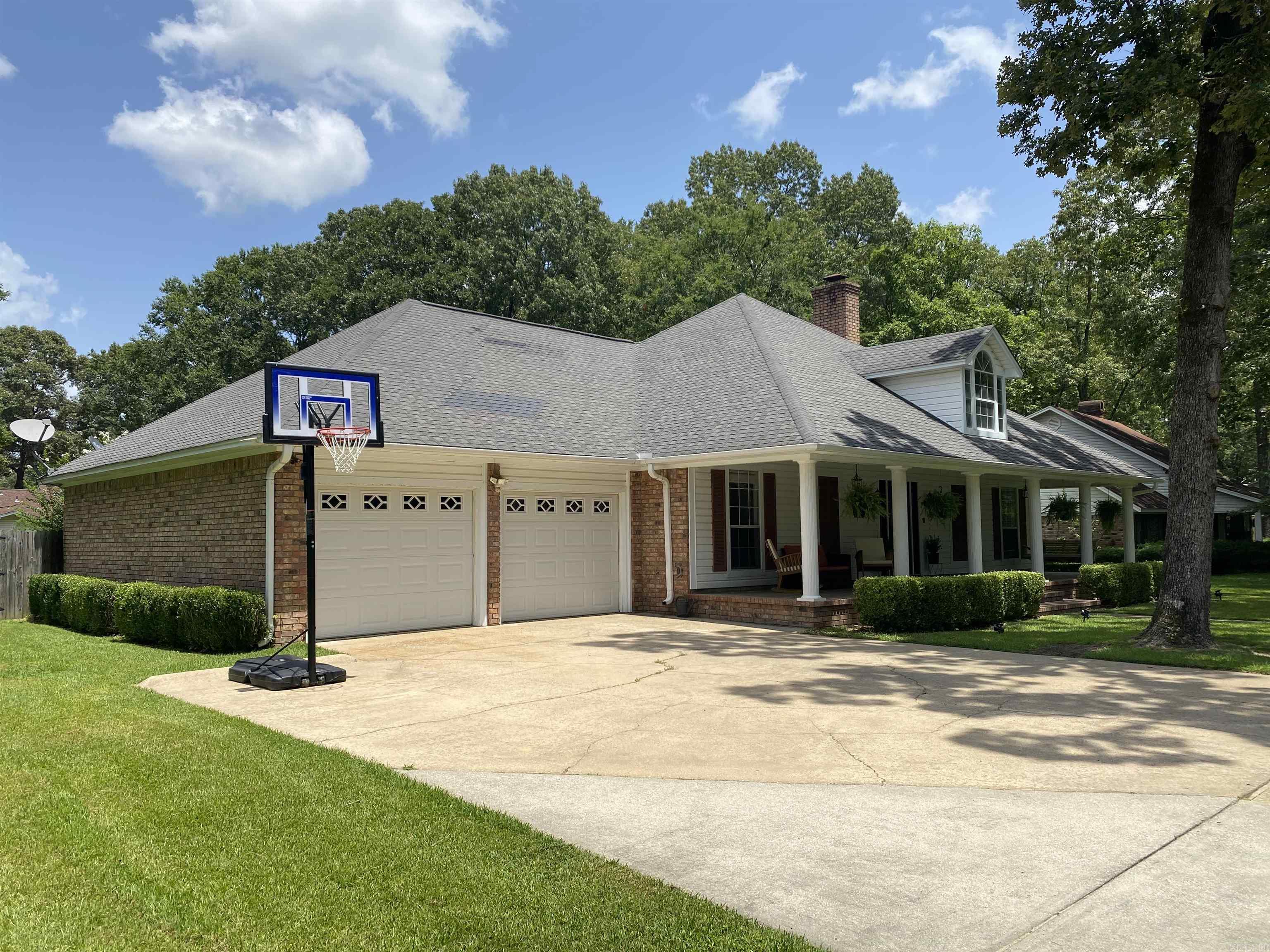 LAKEWOOD ESTATES - Residential