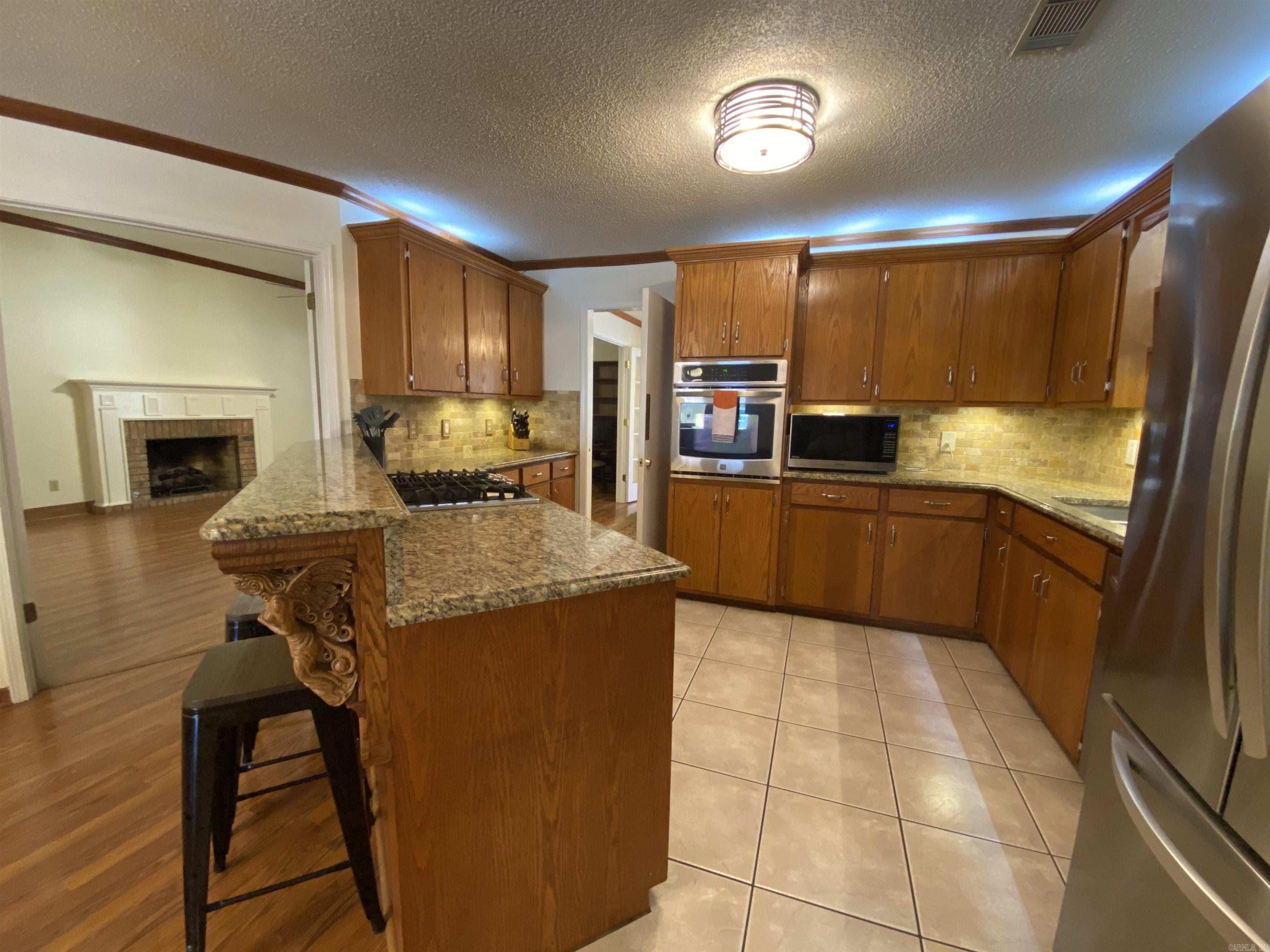 LAKEWOOD ESTATES - Residential