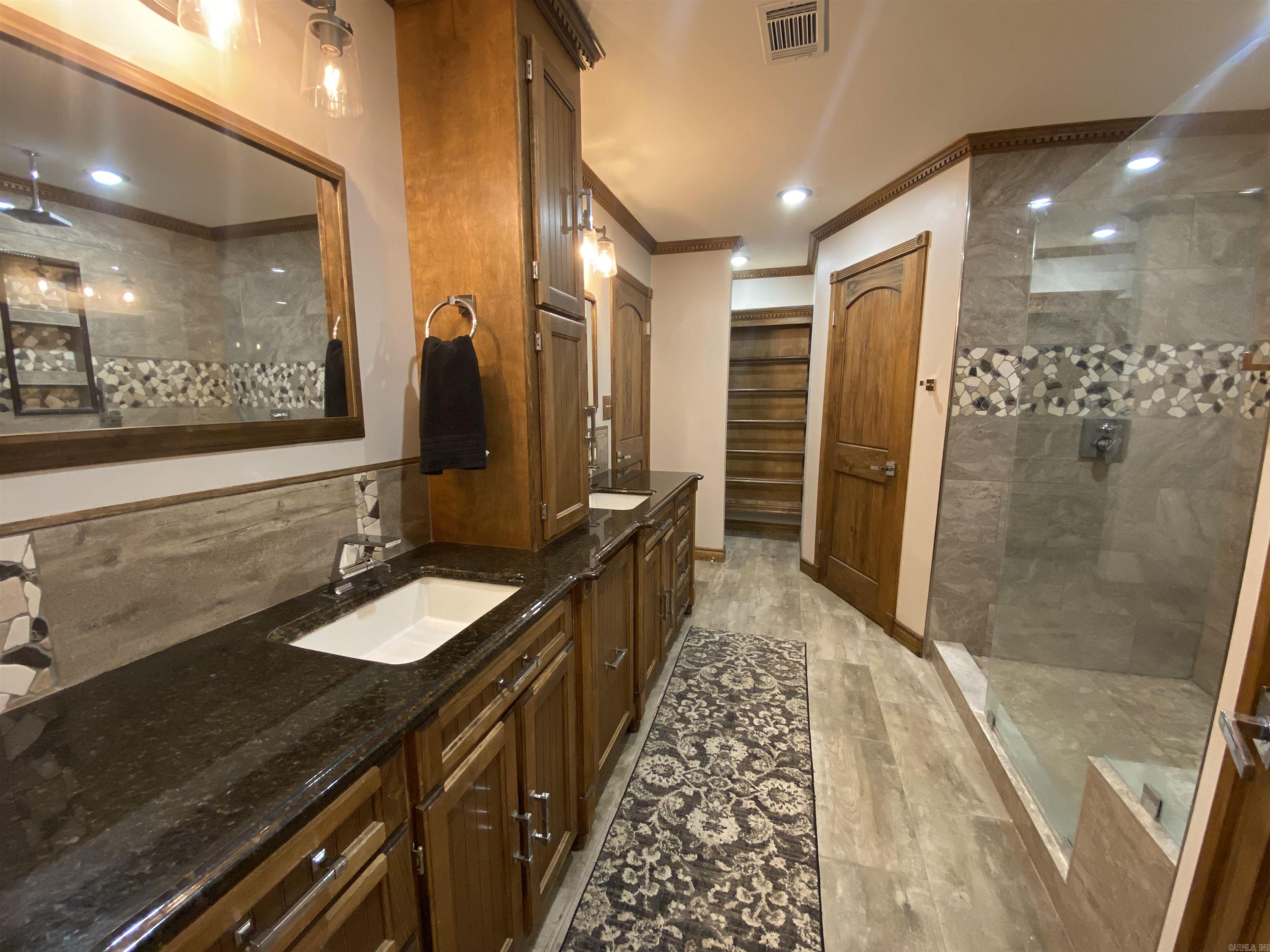 LAKEWOOD ESTATES - Residential