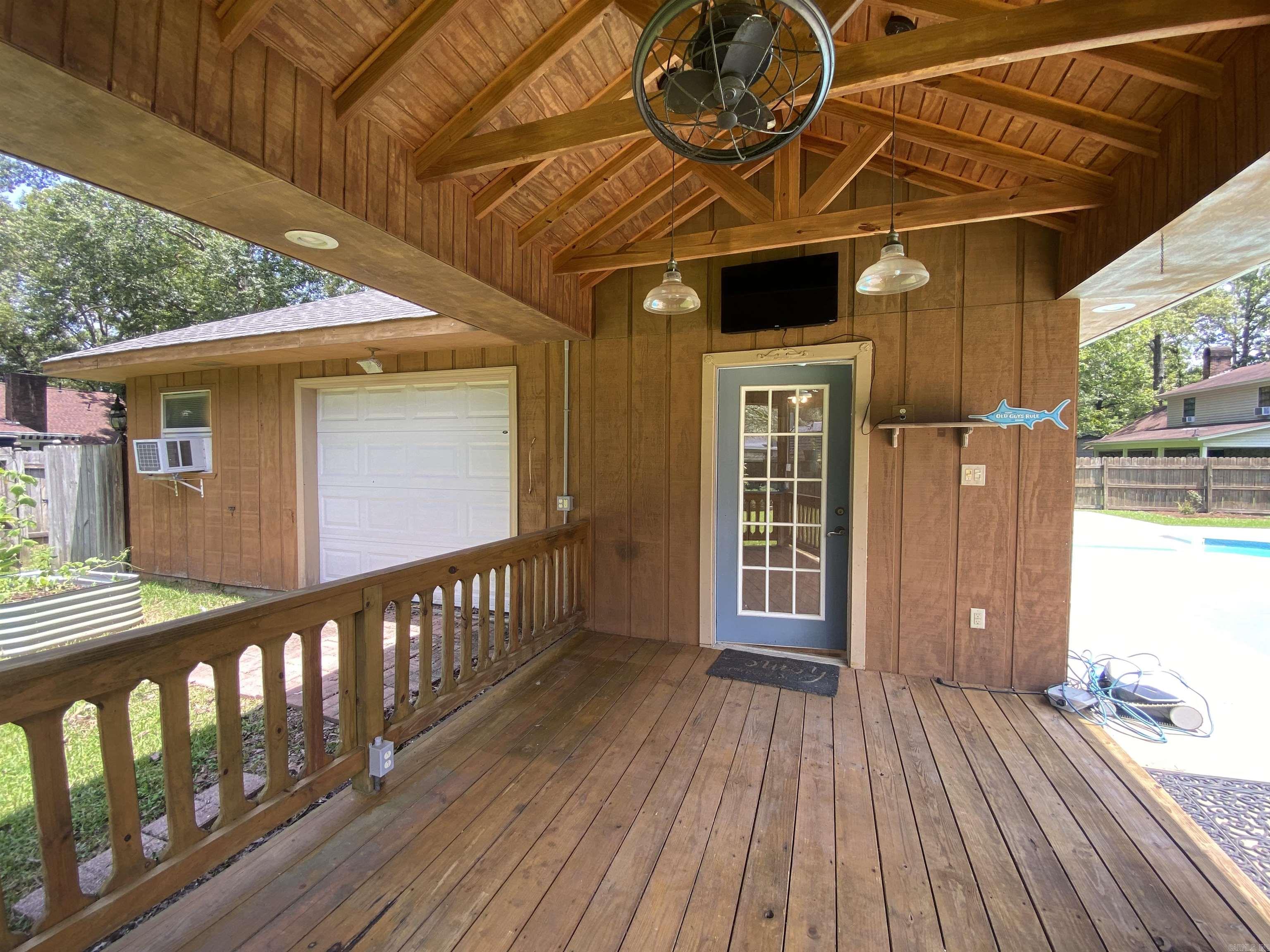 LAKEWOOD ESTATES - Residential