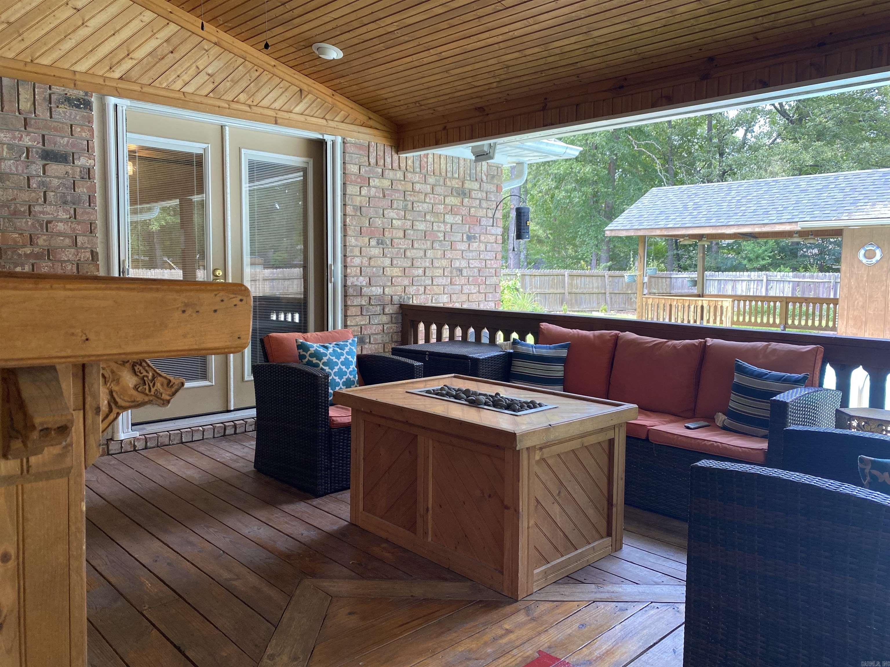 LAKEWOOD ESTATES - Residential