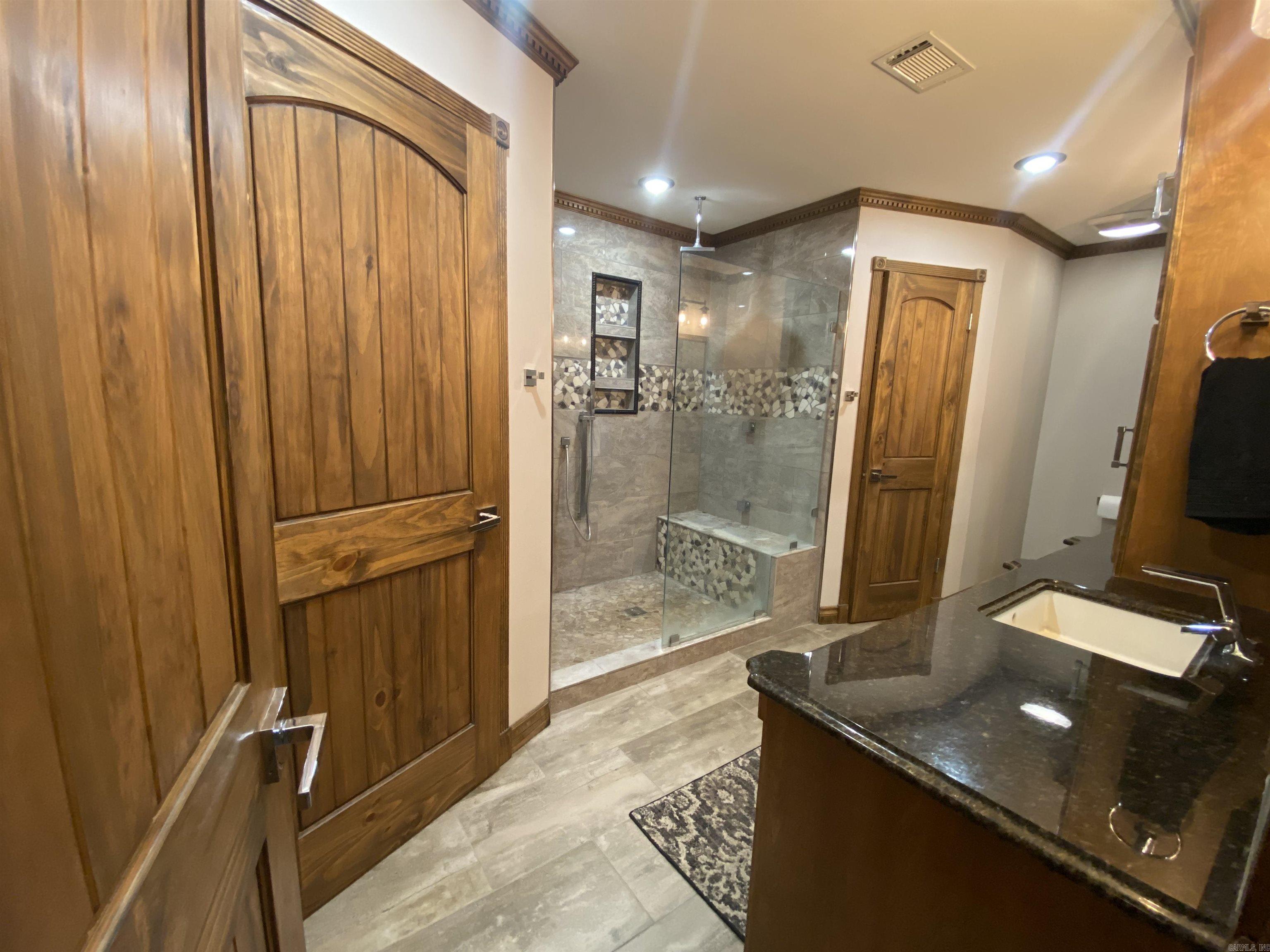 LAKEWOOD ESTATES - Residential