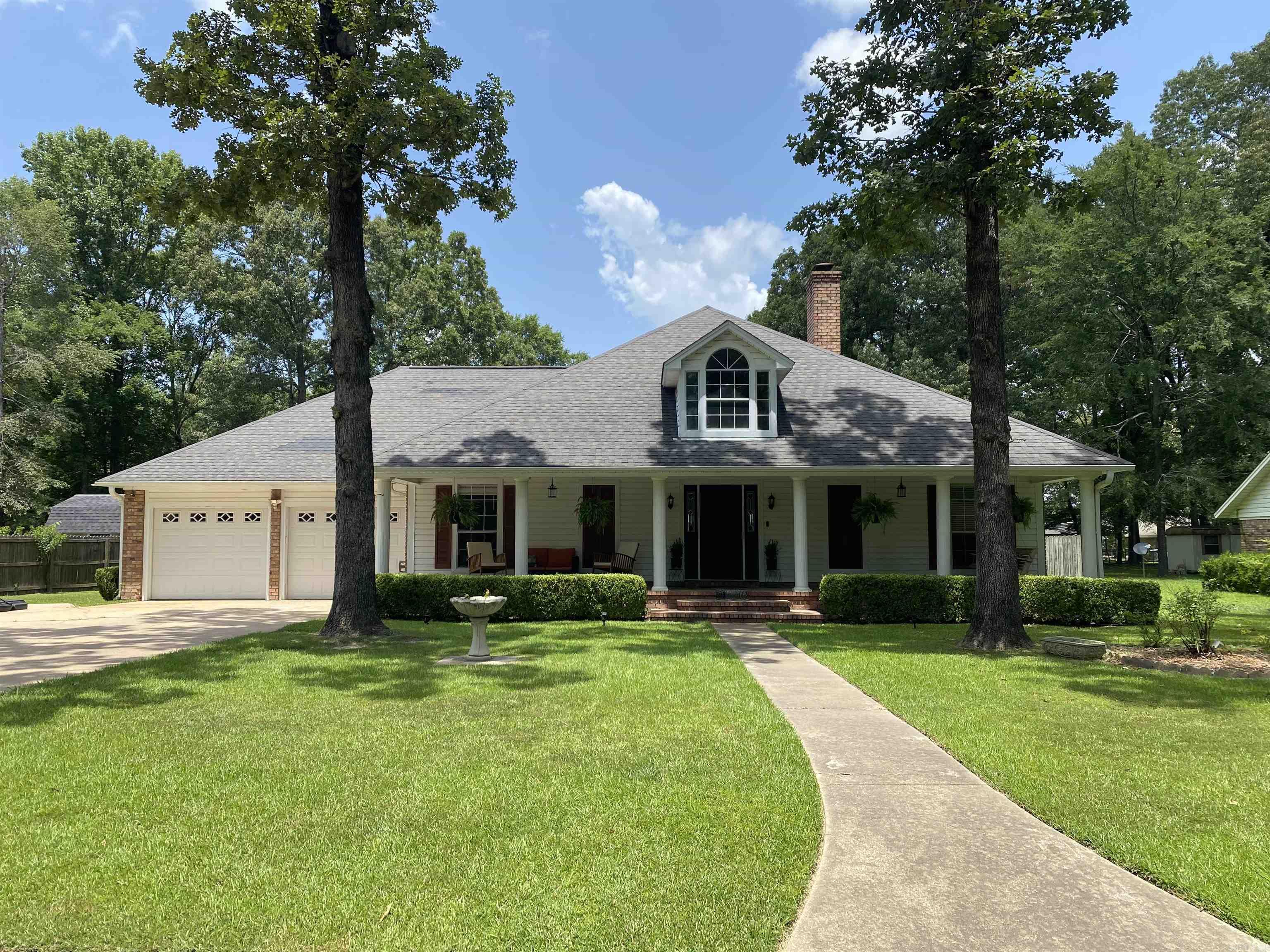 LAKEWOOD ESTATES - Residential