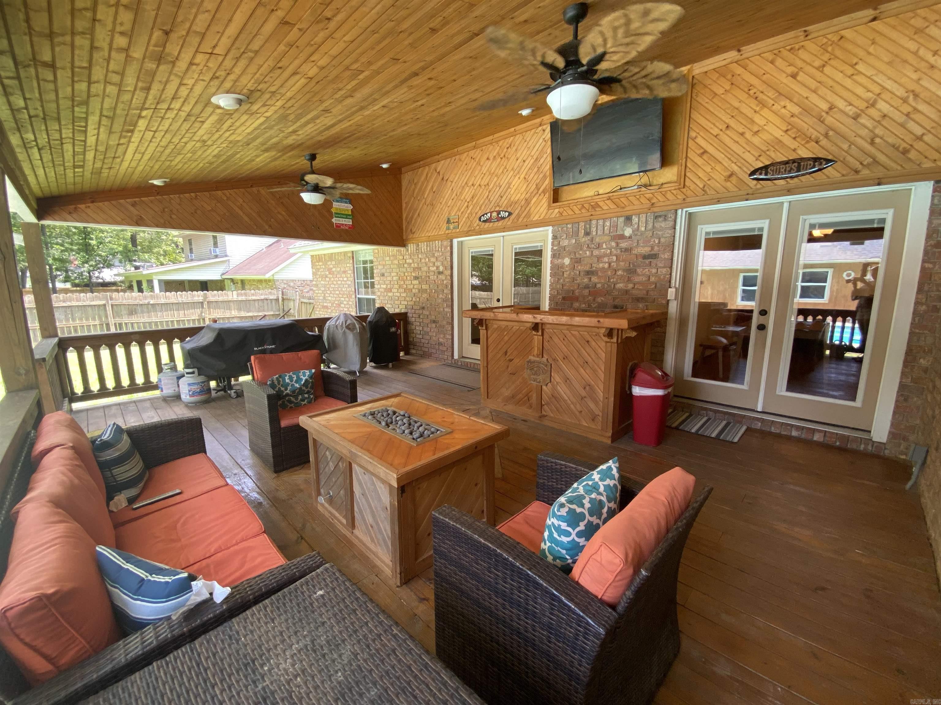 LAKEWOOD ESTATES - Residential